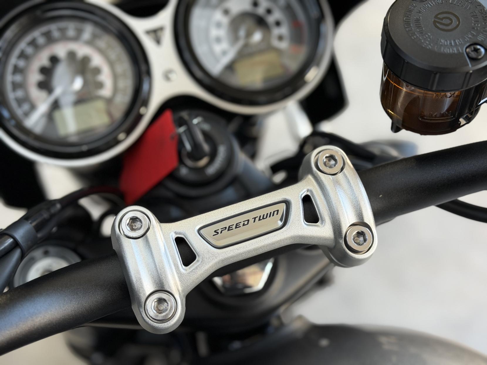 Triumph Speed Twin 1200 1200 Roadster/Retro Petrol Manual O-ring Euro 4 (98 ps)