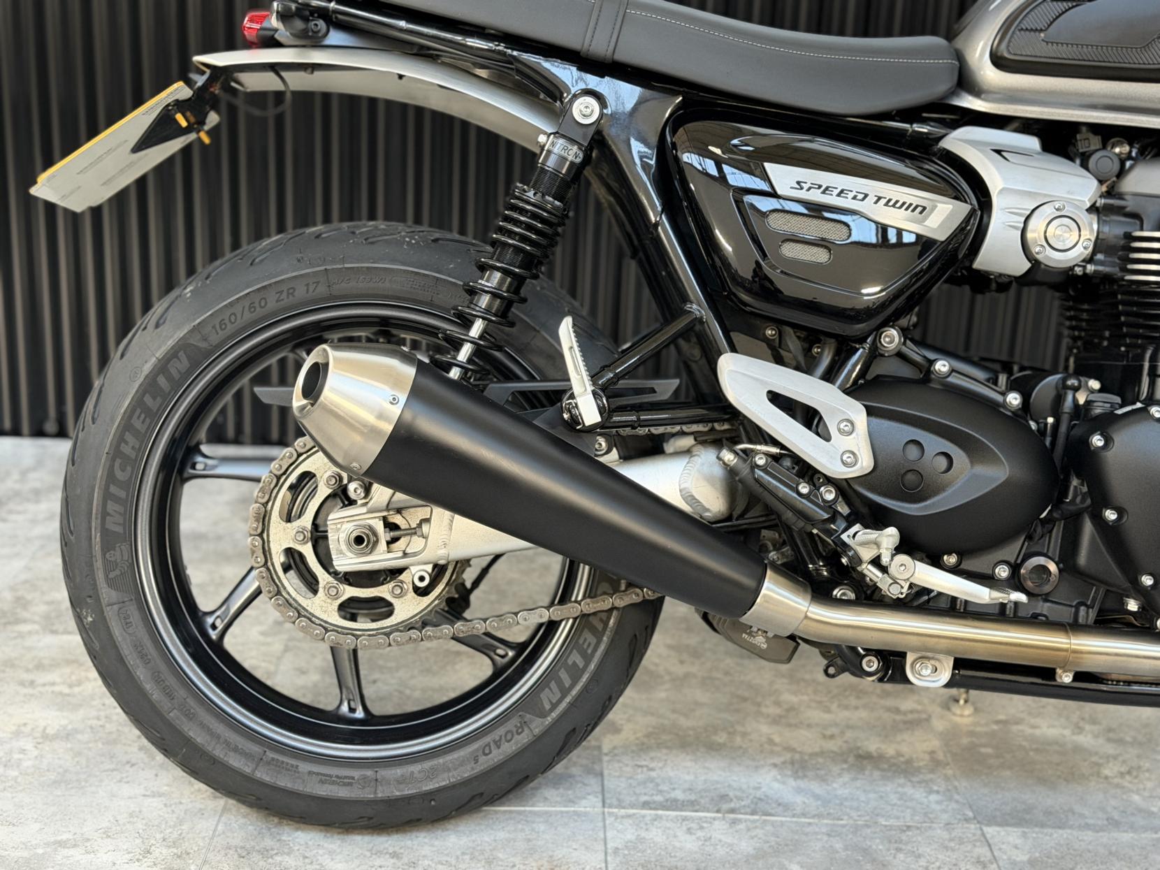 Triumph Speed Twin 1200 1200 Roadster/Retro Petrol Manual O-ring Euro 4 (98 ps)