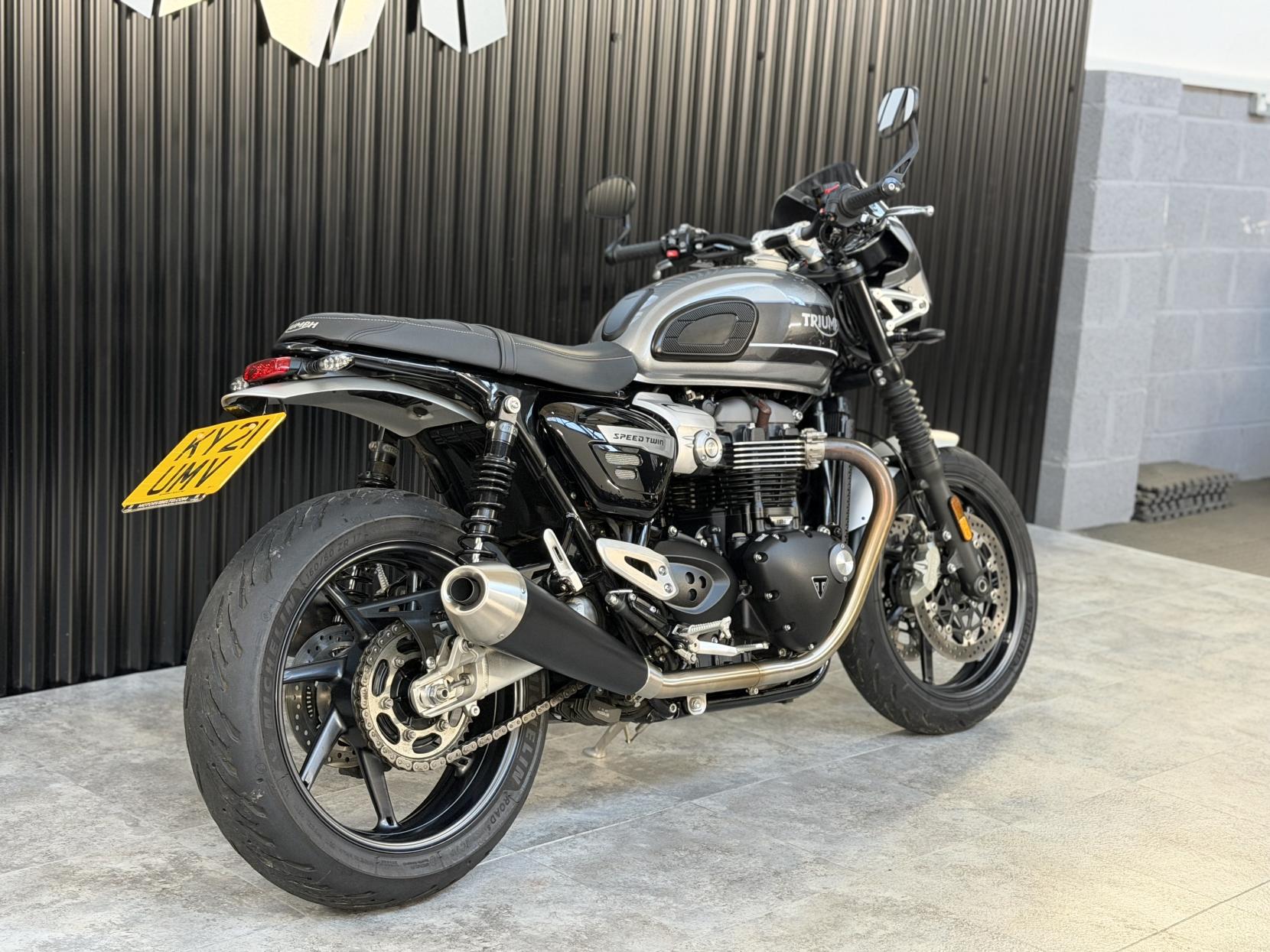 Triumph Speed Twin 1200 1200 Roadster/Retro Petrol Manual O-ring Euro 4 (98 ps)