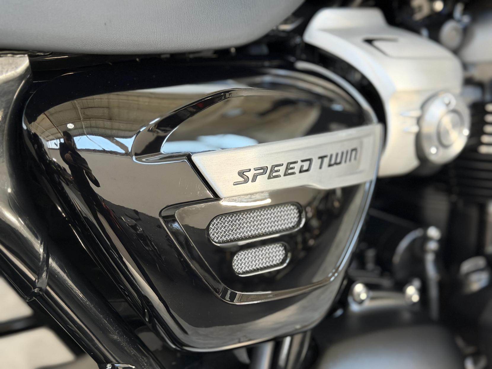 Triumph Speed Twin 1200 1200 Roadster/Retro Petrol Manual O-ring Euro 4 (98 ps)