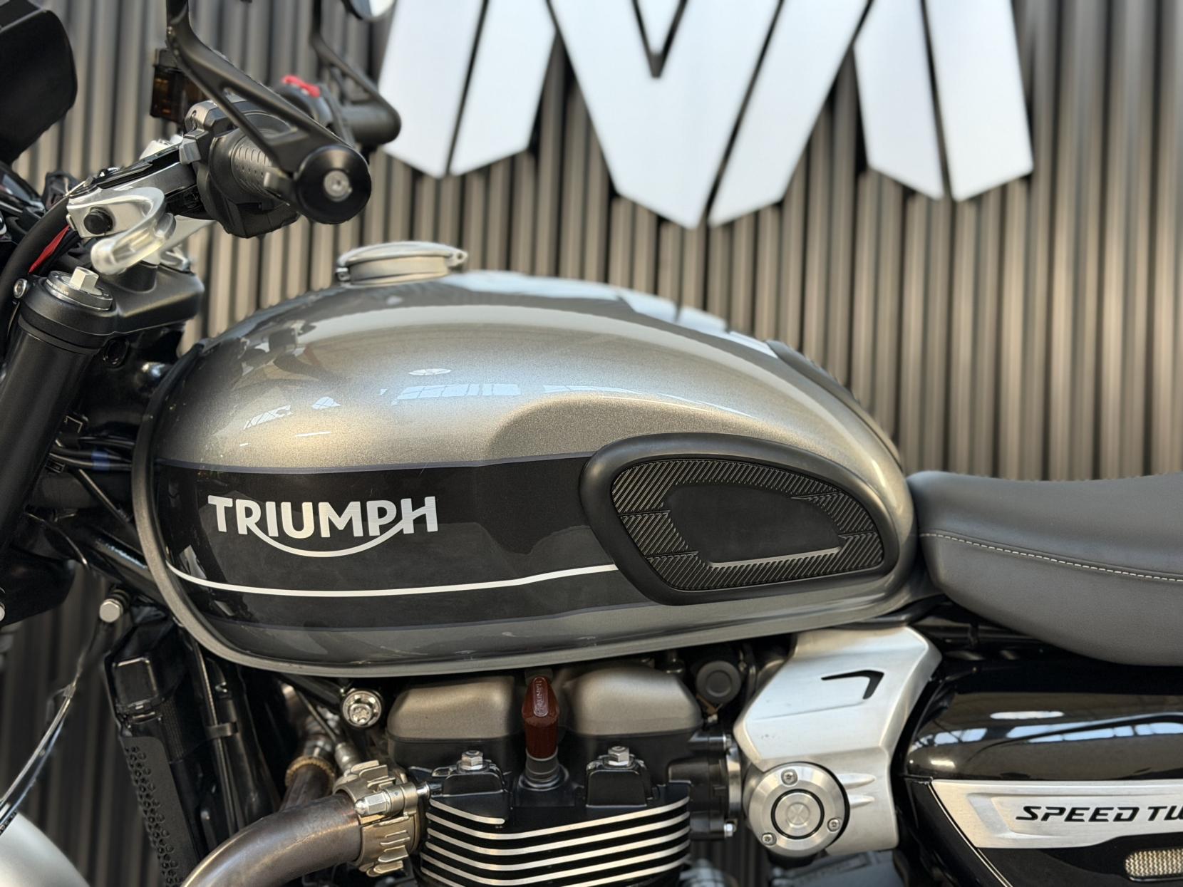 Triumph Speed Twin 1200 1200 Roadster/Retro Petrol Manual O-ring Euro 4 (98 ps)