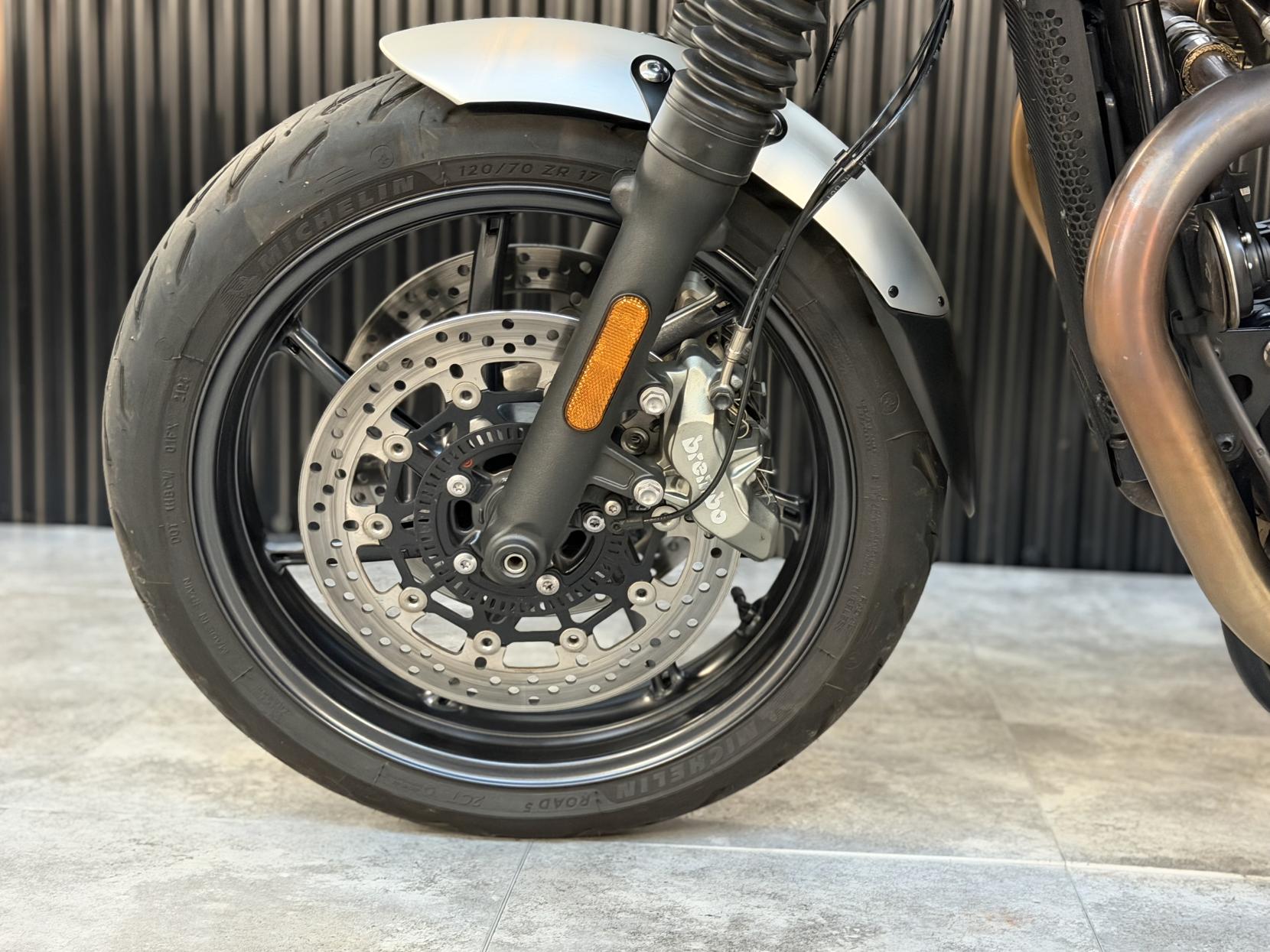 Triumph Speed Twin 1200 1200 Roadster/Retro Petrol Manual O-ring Euro 4 (98 ps)