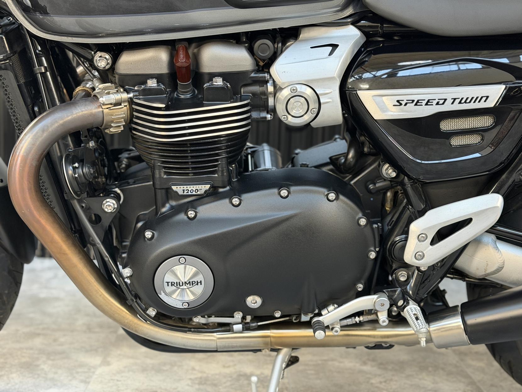 Triumph Speed Twin 1200 1200 Roadster/Retro Petrol Manual O-ring Euro 4 (98 ps)