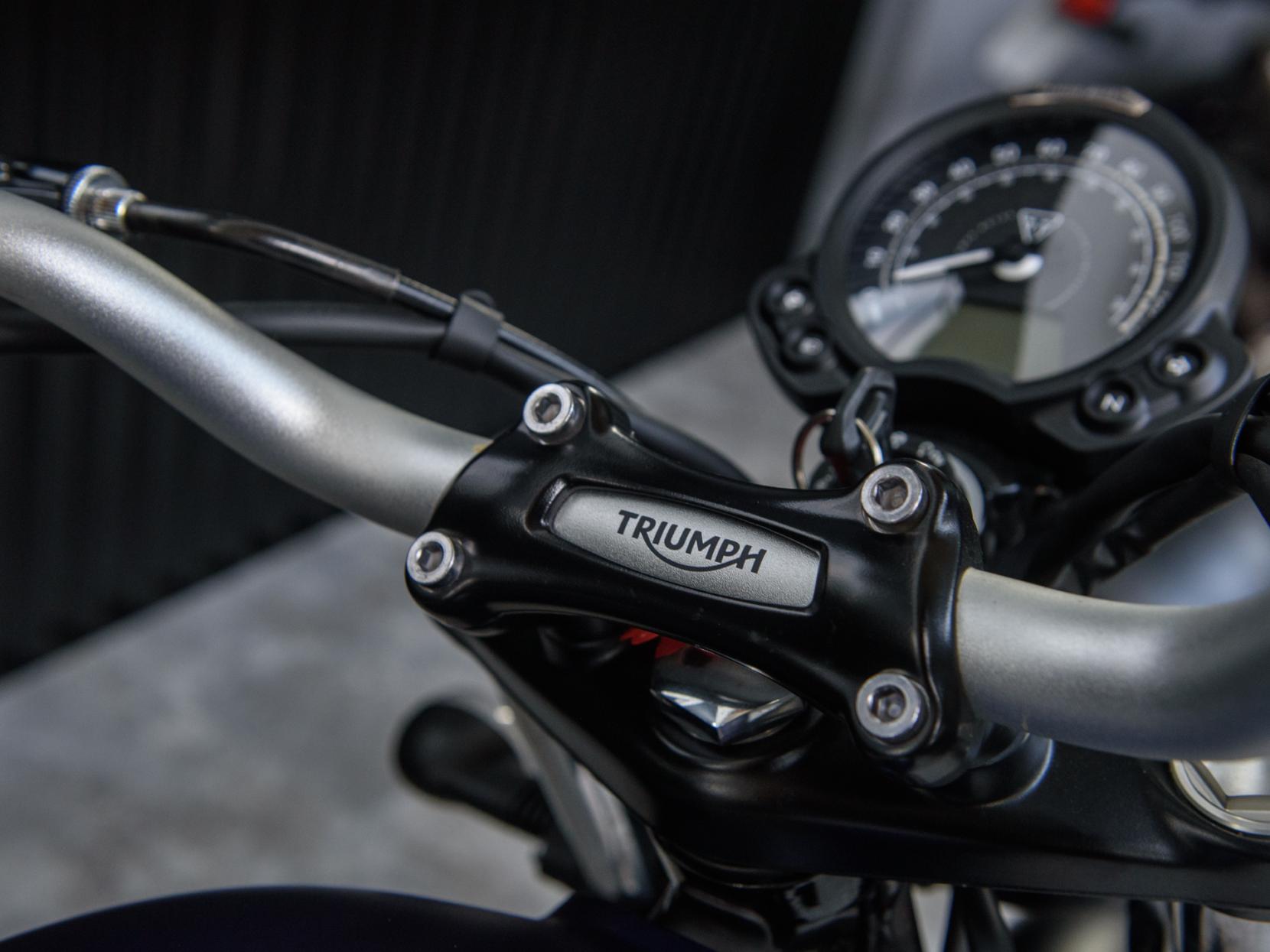 Triumph Street Scrambler 900 Roadster/Retro Petrol Manual Euro 5 (65 ps)