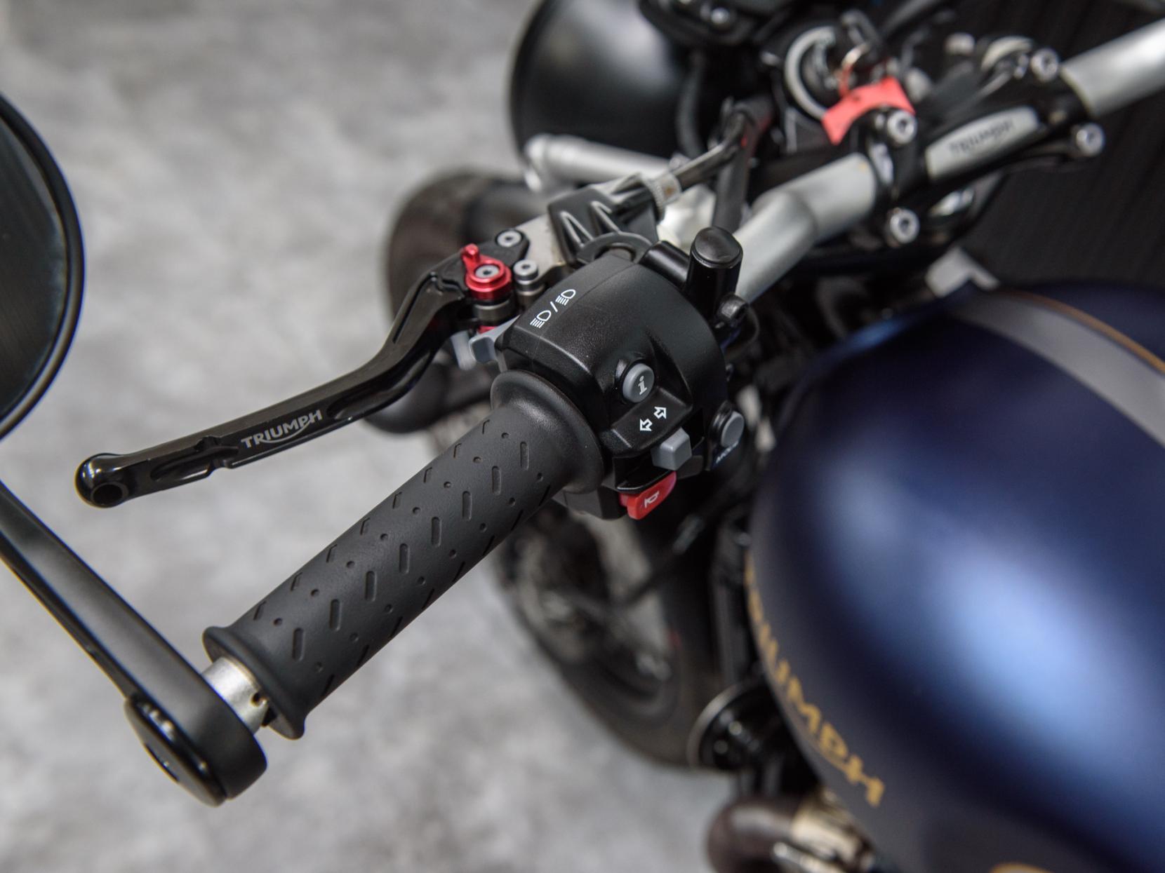 Triumph Street Scrambler 900 Roadster/Retro Petrol Manual Euro 5 (65 ps)