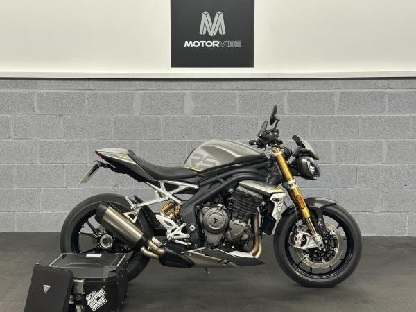 Triumph Speed Triple 1200 1160 RS Naked Petrol Manual Euro 5 (179 ps)