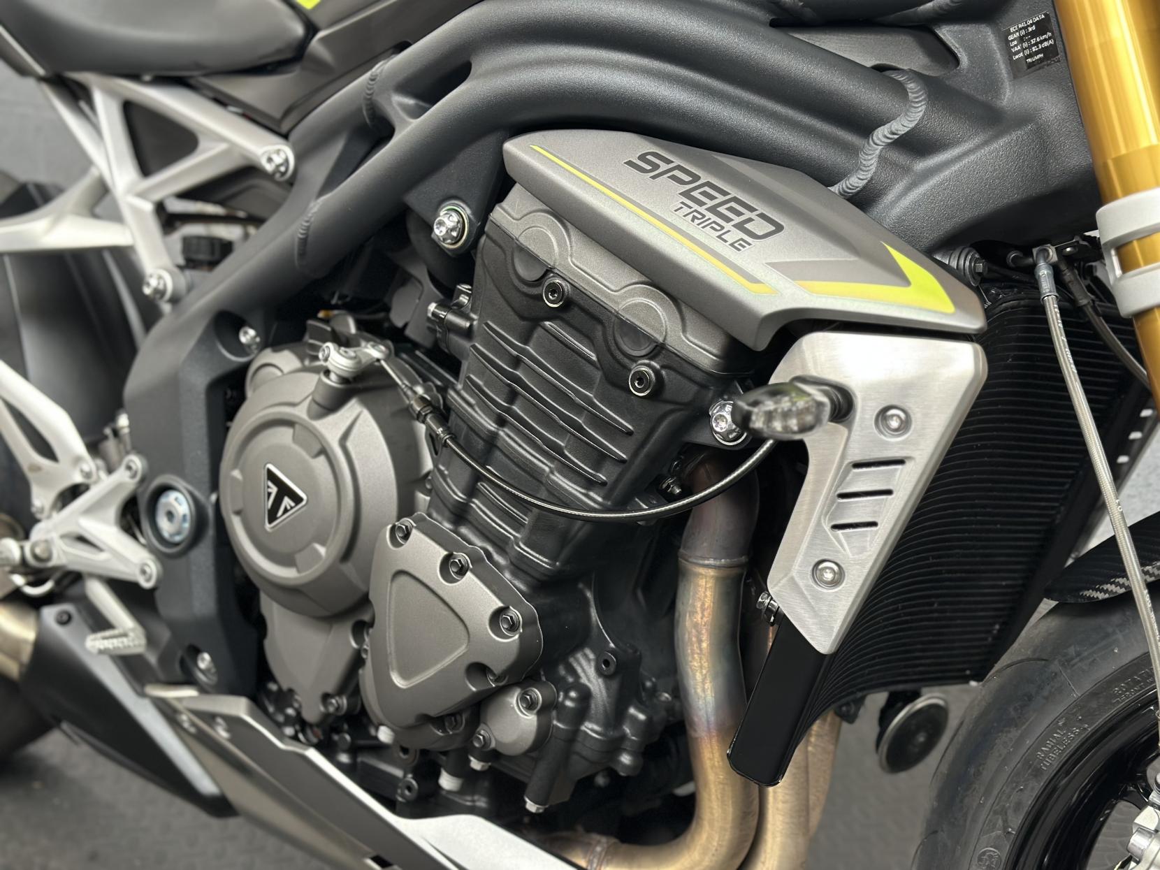 Triumph Speed Triple 1200 1160 RS Naked Petrol Manual Euro 5 (179 ps)