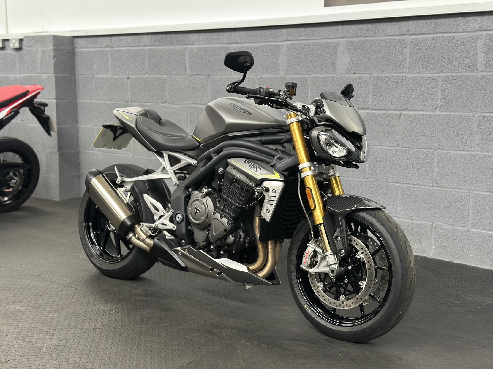 Triumph Speed Triple 1200 1160 RS Naked Petrol Manual Euro 5 (179 ps)