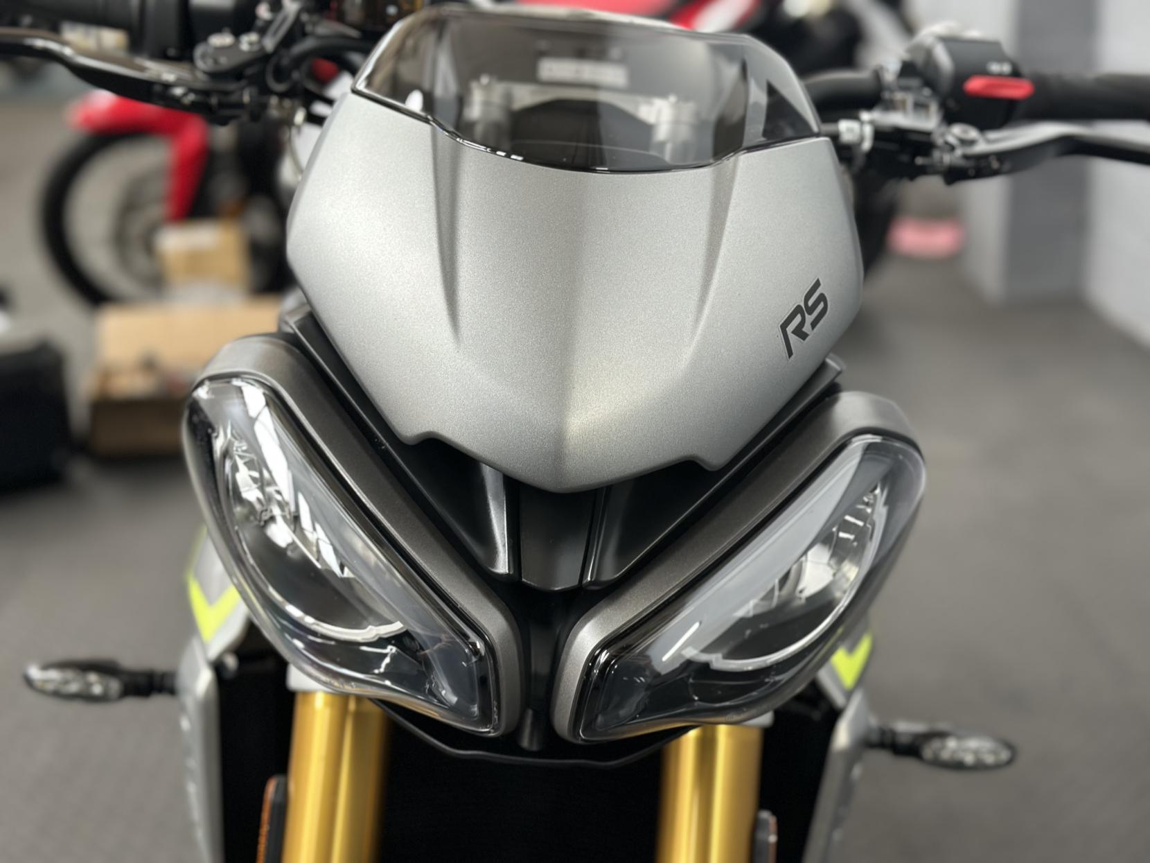 Triumph Speed Triple 1200 1160 RS Naked Petrol Manual Euro 5 (179 ps)