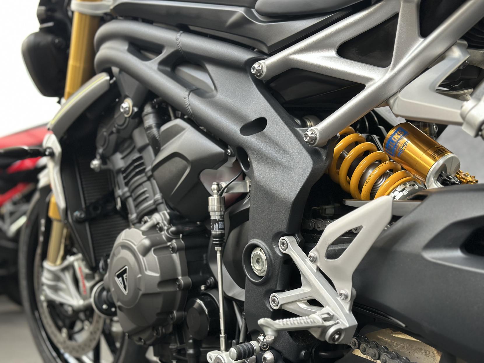 Triumph Speed Triple 1200 1160 RS Naked Petrol Manual Euro 5 (179 ps)