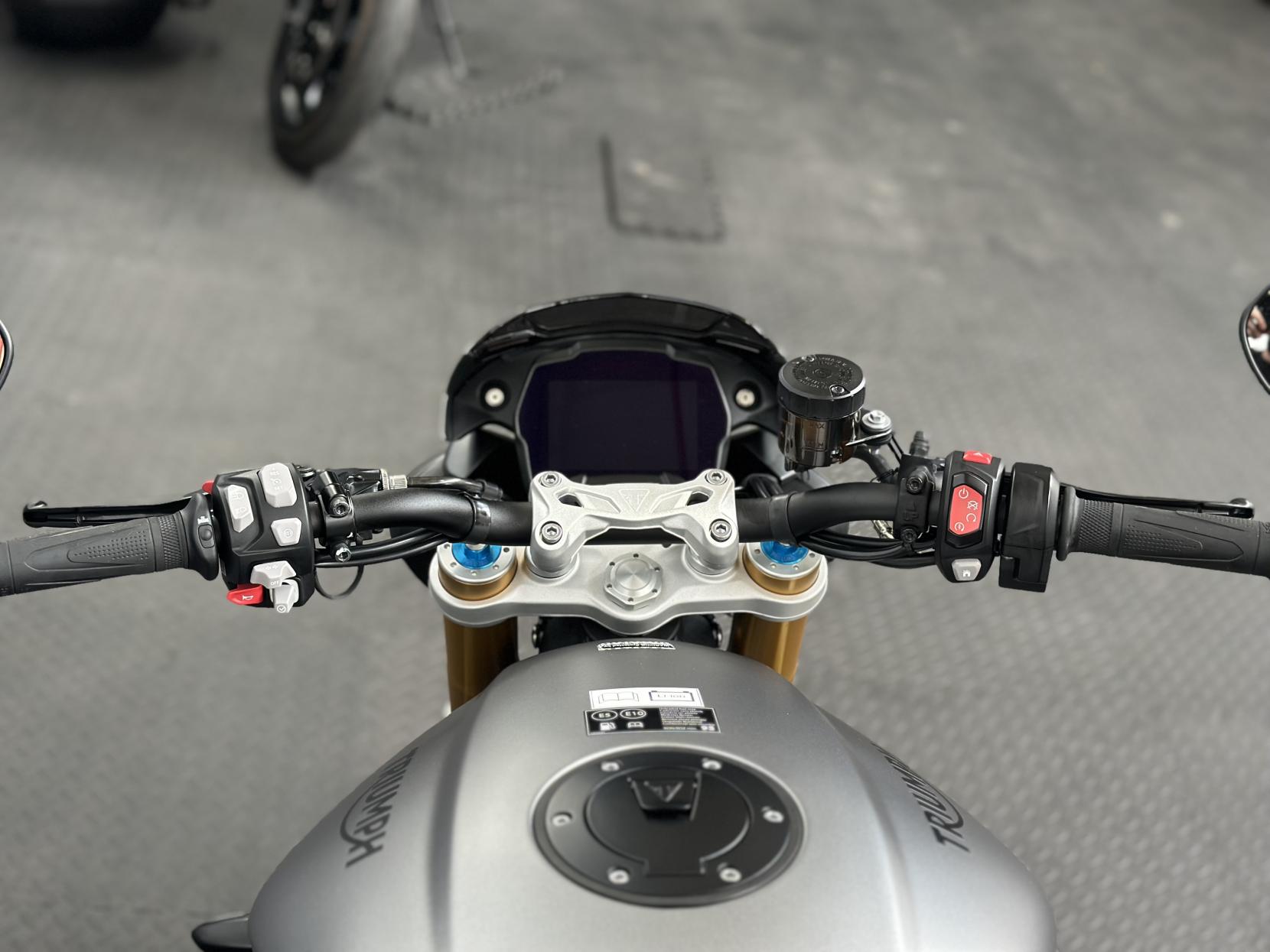 Triumph Speed Triple 1200 1160 RS Naked Petrol Manual Euro 5 (179 ps)