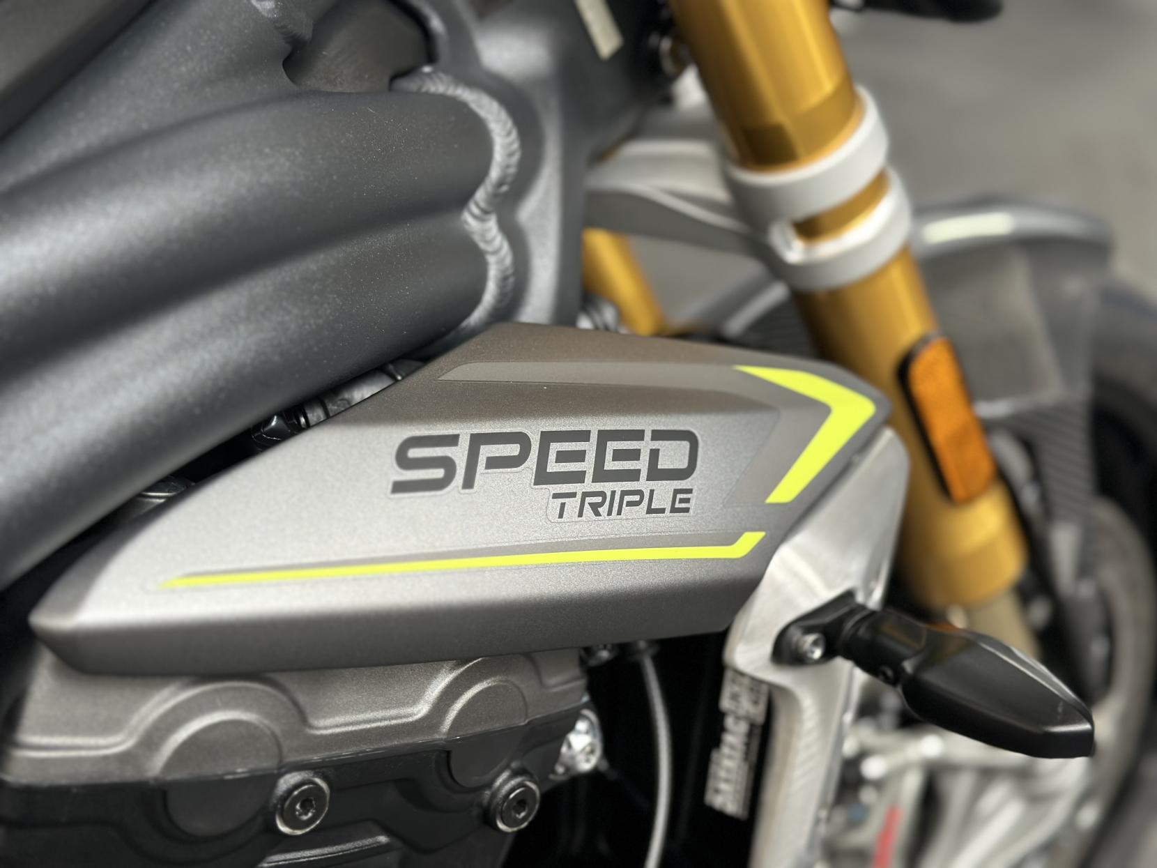 Triumph Speed Triple 1200 1160 RS Naked Petrol Manual Euro 5 (179 ps)