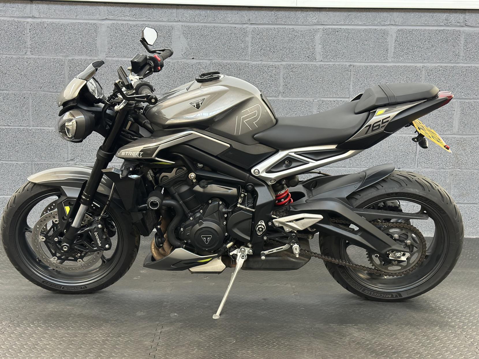 Triumph Street Triple 765 765 R Naked Petrol Manual X-ring Euro 5 (120 ps)