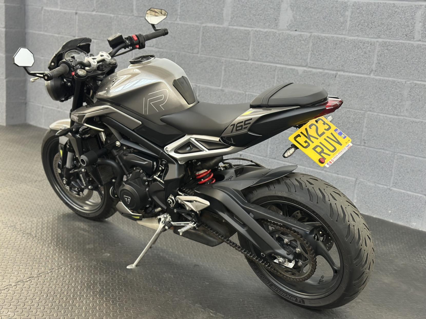 Triumph Street Triple 765 765 R Naked Petrol Manual X-ring Euro 5 (120 ps)