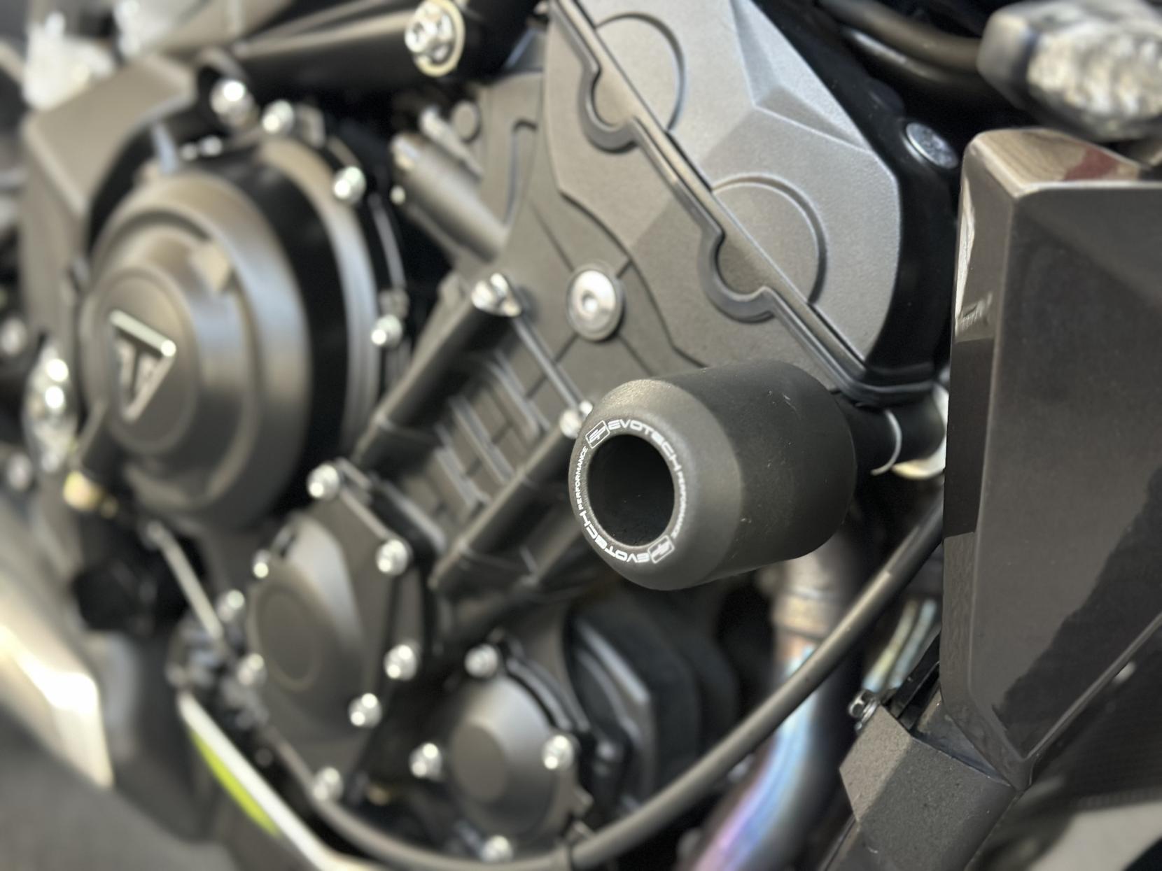 Triumph Street Triple 765 765 R Naked Petrol Manual X-ring Euro 5 (120 ps)
