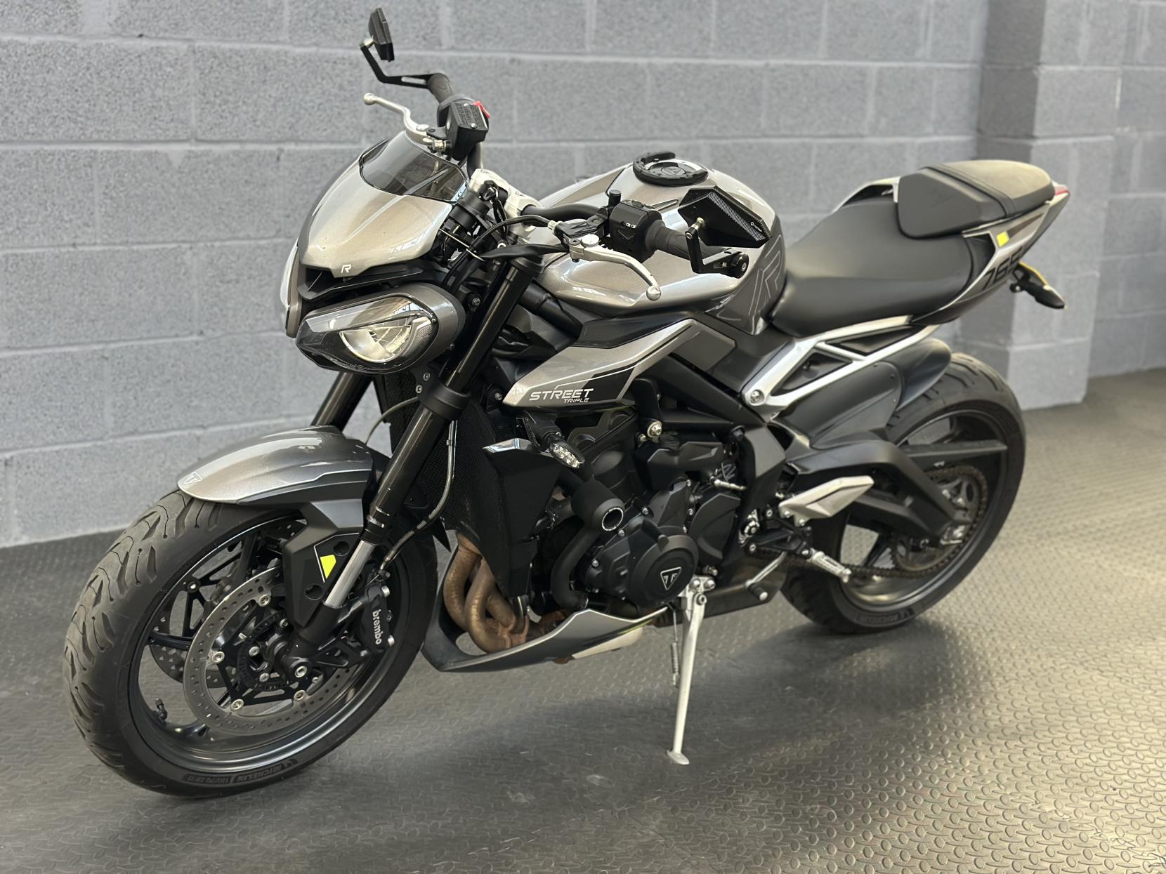 Triumph Street Triple 765 765 R Naked Petrol Manual X-ring Euro 5 (120 ps)