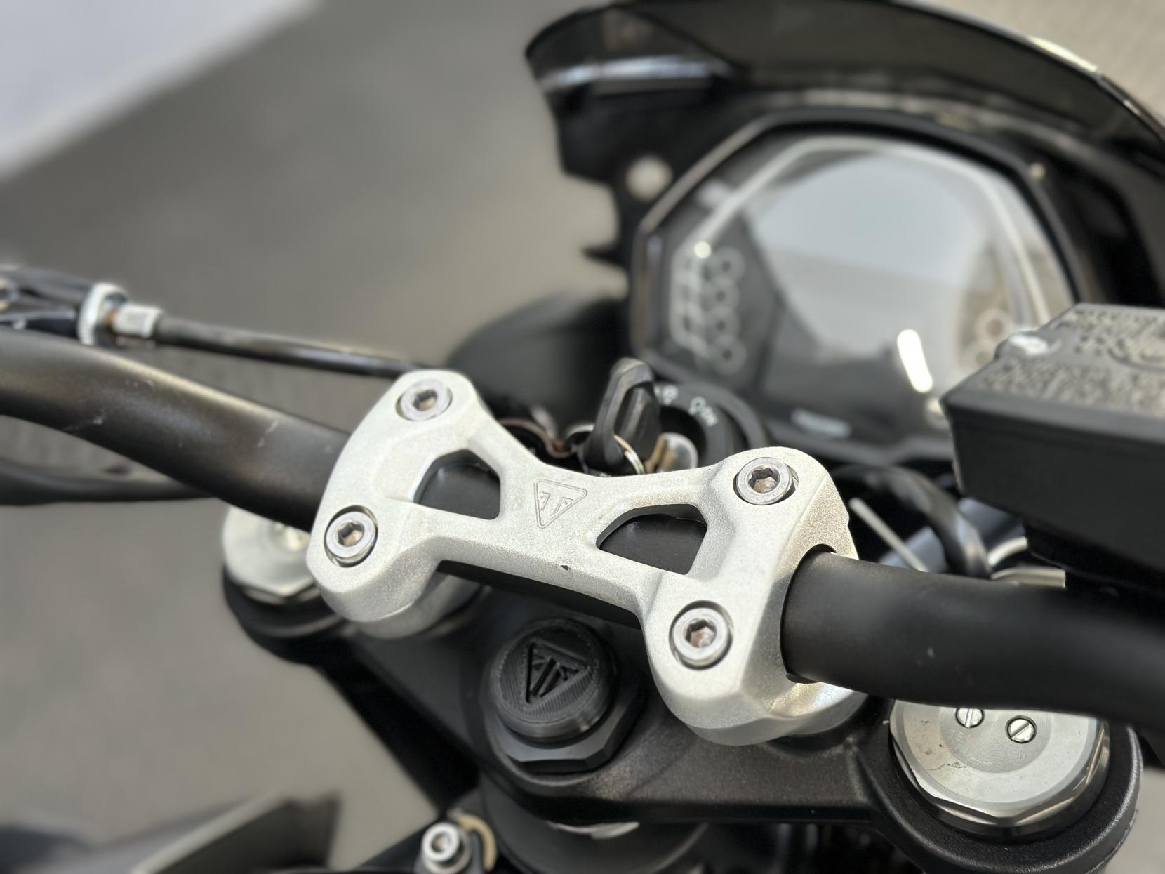 Triumph Street Triple 765 765 R Naked Petrol Manual X-ring Euro 5 (120 ps)