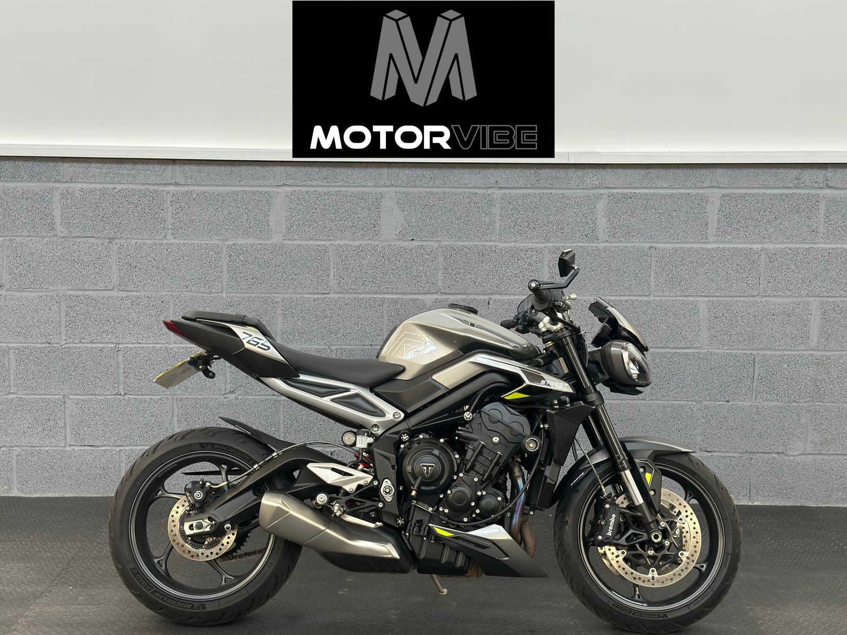 Triumph Street Triple 765 765 R Naked Petrol Manual X-ring Euro 5 (120 ps)