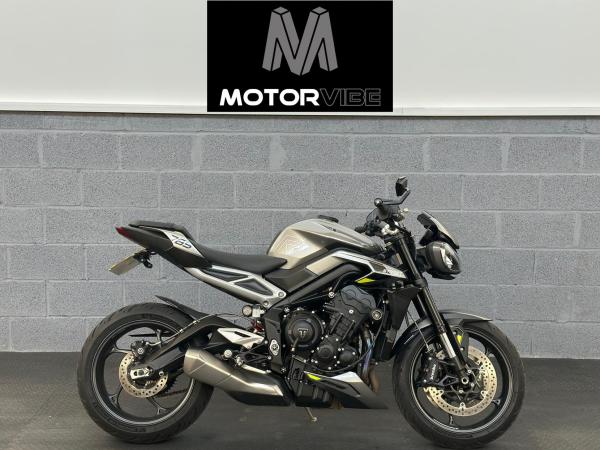 Triumph Street Triple 765 765 R Naked Petrol Manual X-ring Euro 5 (120 ps)