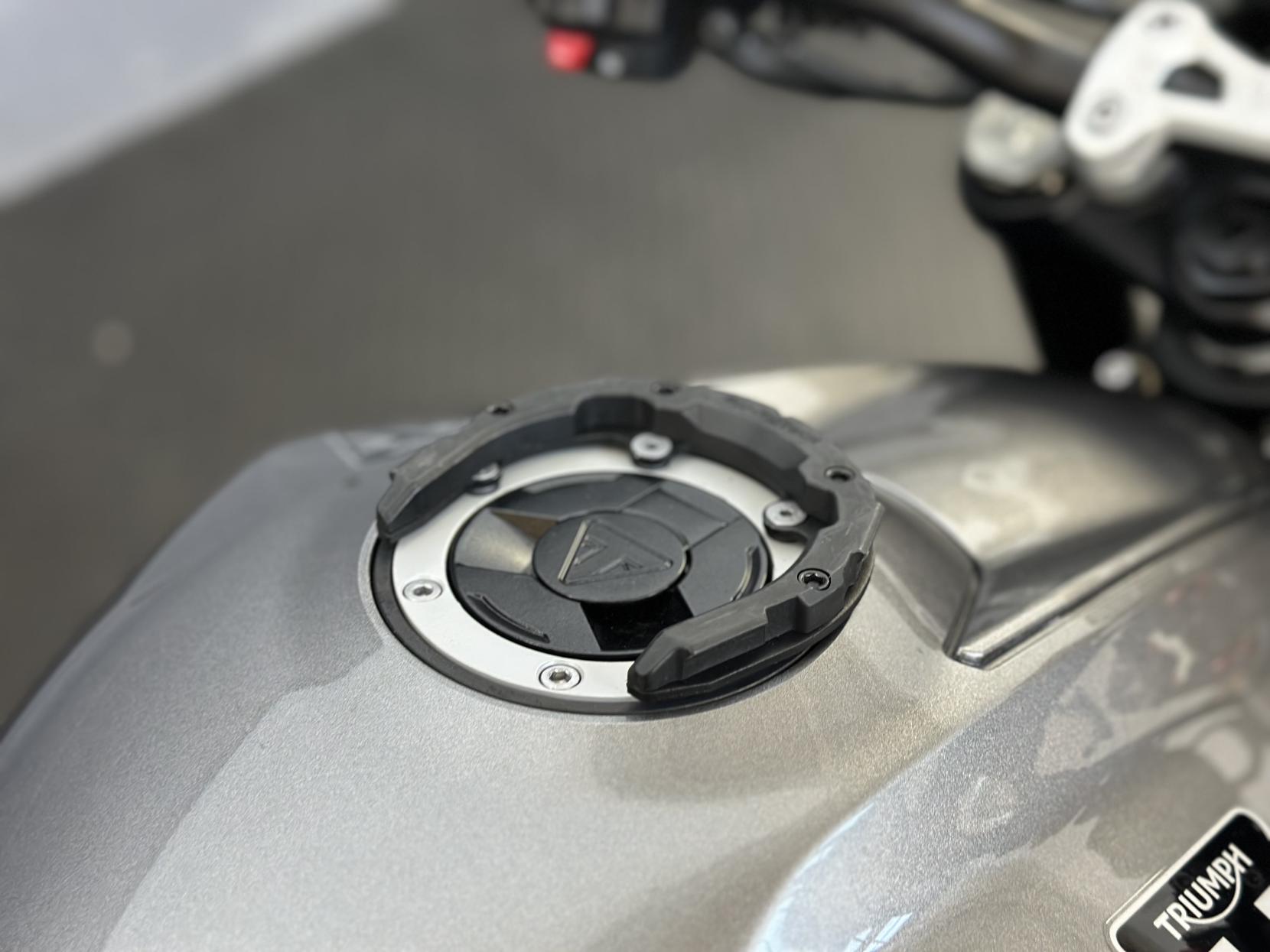 Triumph Street Triple 765 765 R Naked Petrol Manual X-ring Euro 5 (120 ps)