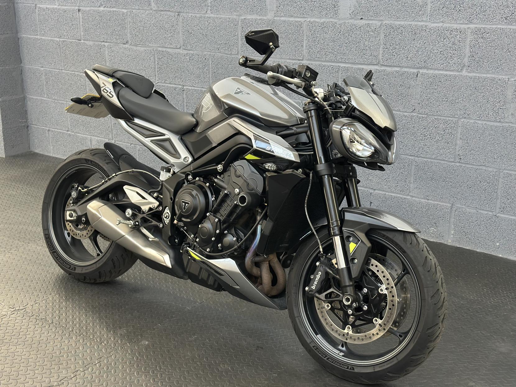 Triumph Street Triple 765 765 R Naked Petrol Manual X-ring Euro 5 (120 ps)