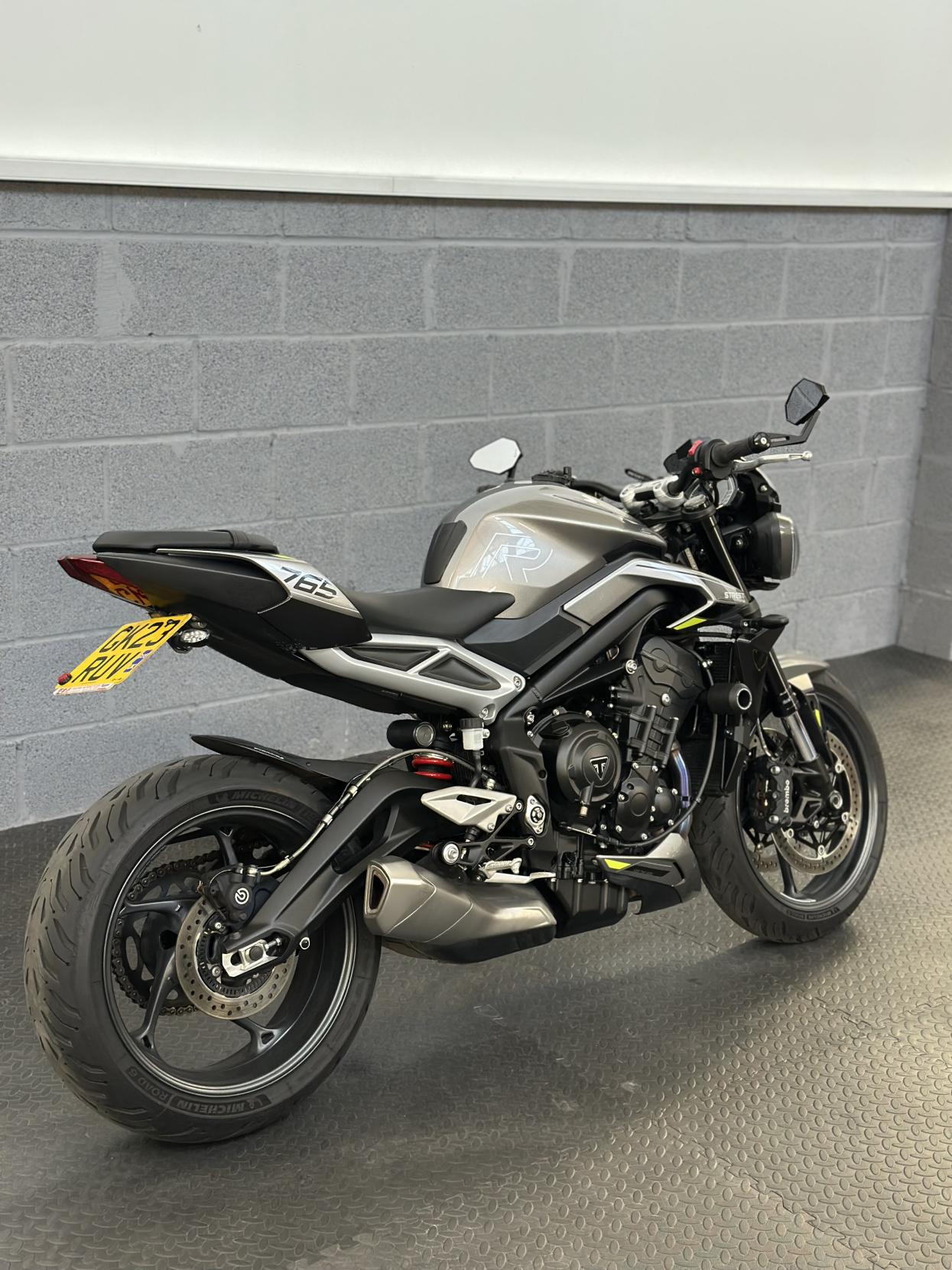 Triumph Street Triple 765 765 R Naked Petrol Manual X-ring Euro 5 (120 ps)