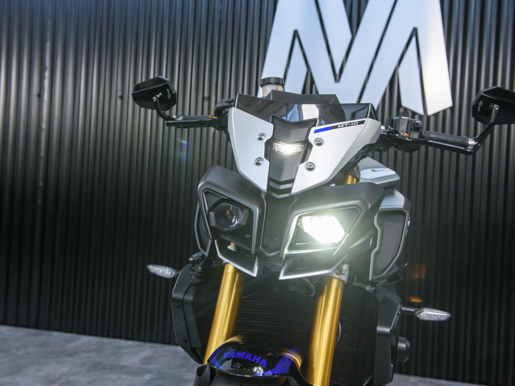 Yamaha MT-10 1000 SP Hyper-naked Petrol Manual Euro 4 (162 ps)