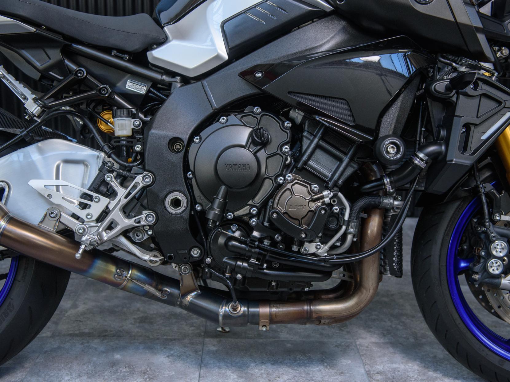 Yamaha MT-10 1000 SP Hyper-naked Petrol Manual Euro 4 (162 ps)