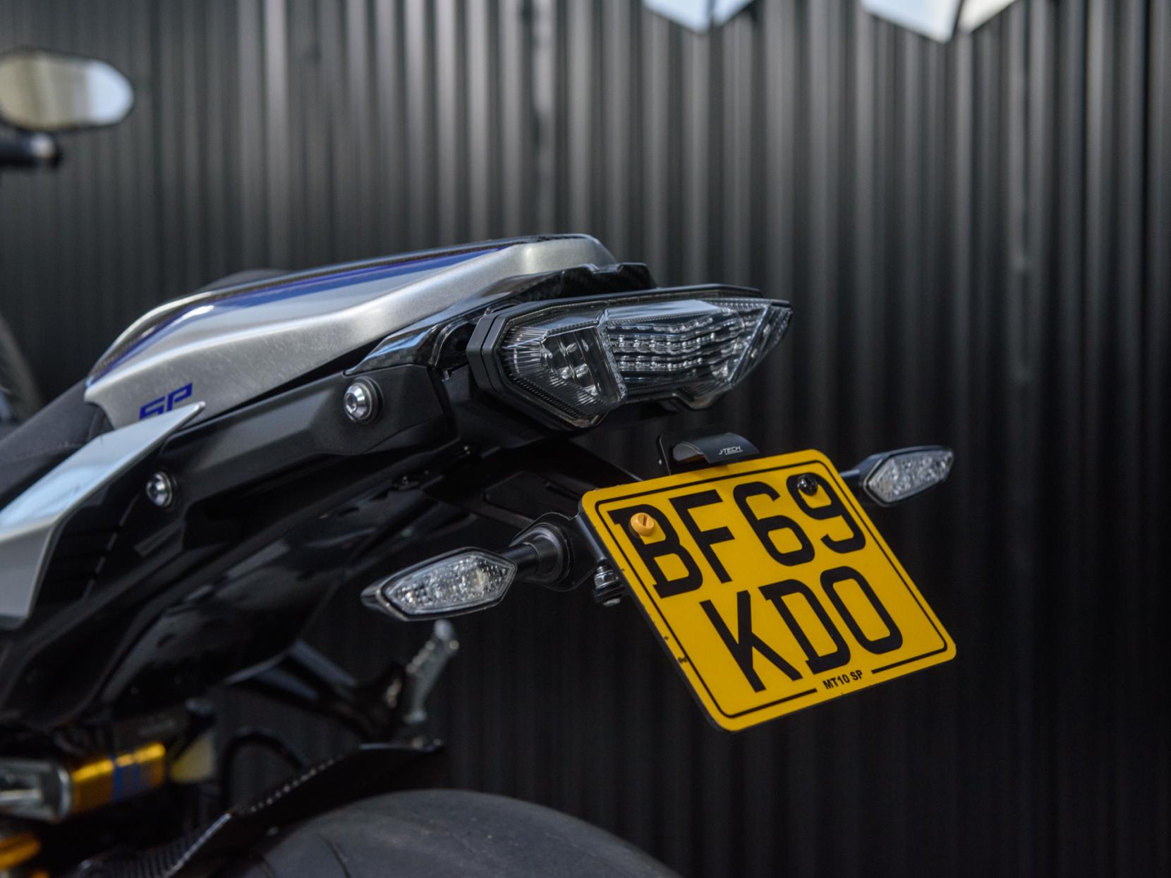 Yamaha MT-10 1000 SP Hyper-naked Petrol Manual Euro 4 (162 ps)