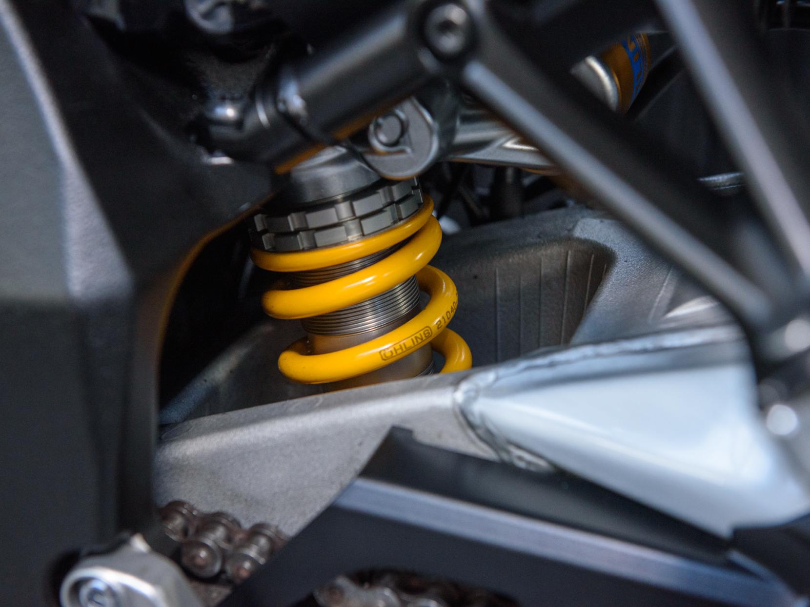 Yamaha MT-10 1000 SP Hyper-naked Petrol Manual Euro 4 (162 ps)