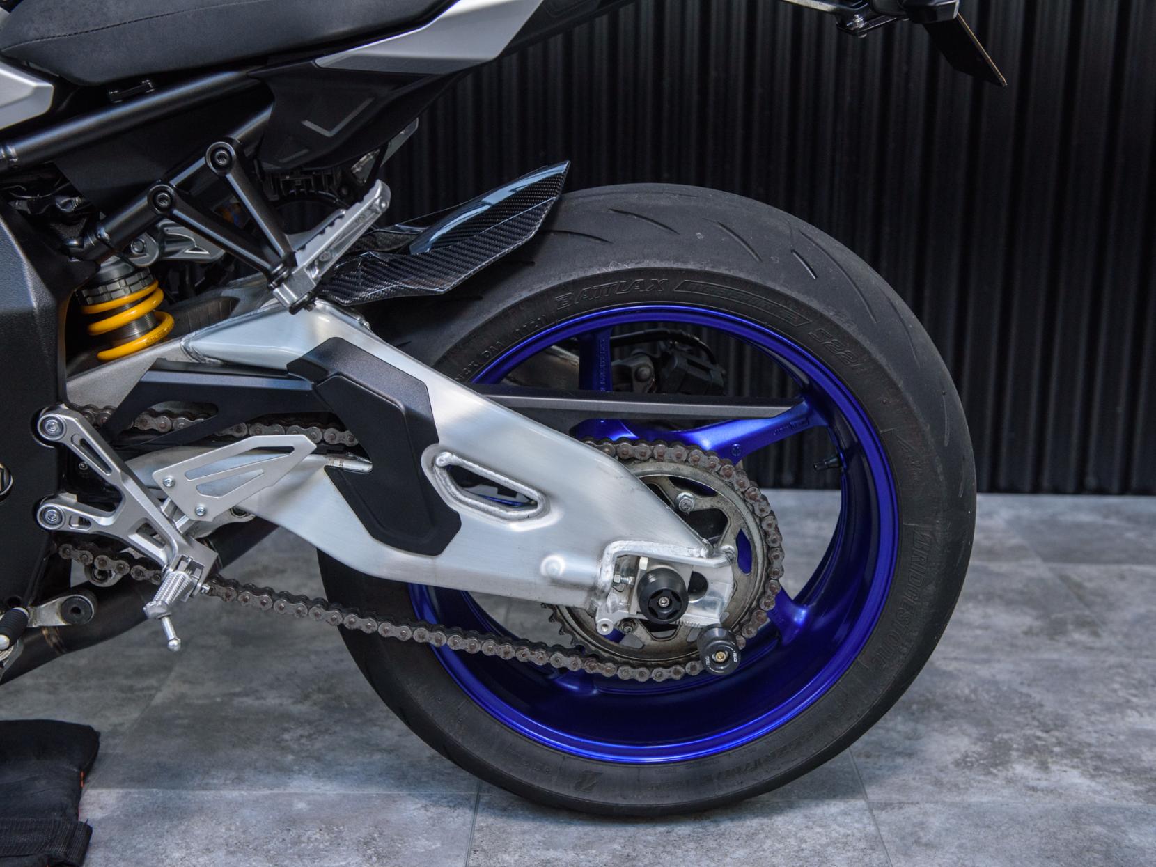 Yamaha MT-10 1000 SP Hyper-naked Petrol Manual Euro 4 (162 ps)