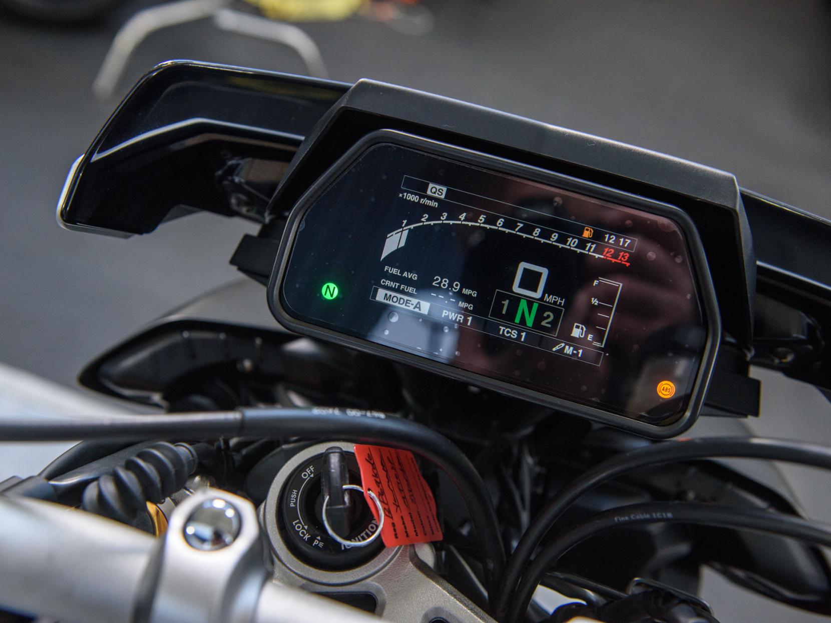 Yamaha MT-10 1000 SP Hyper-naked Petrol Manual Euro 4 (162 ps)