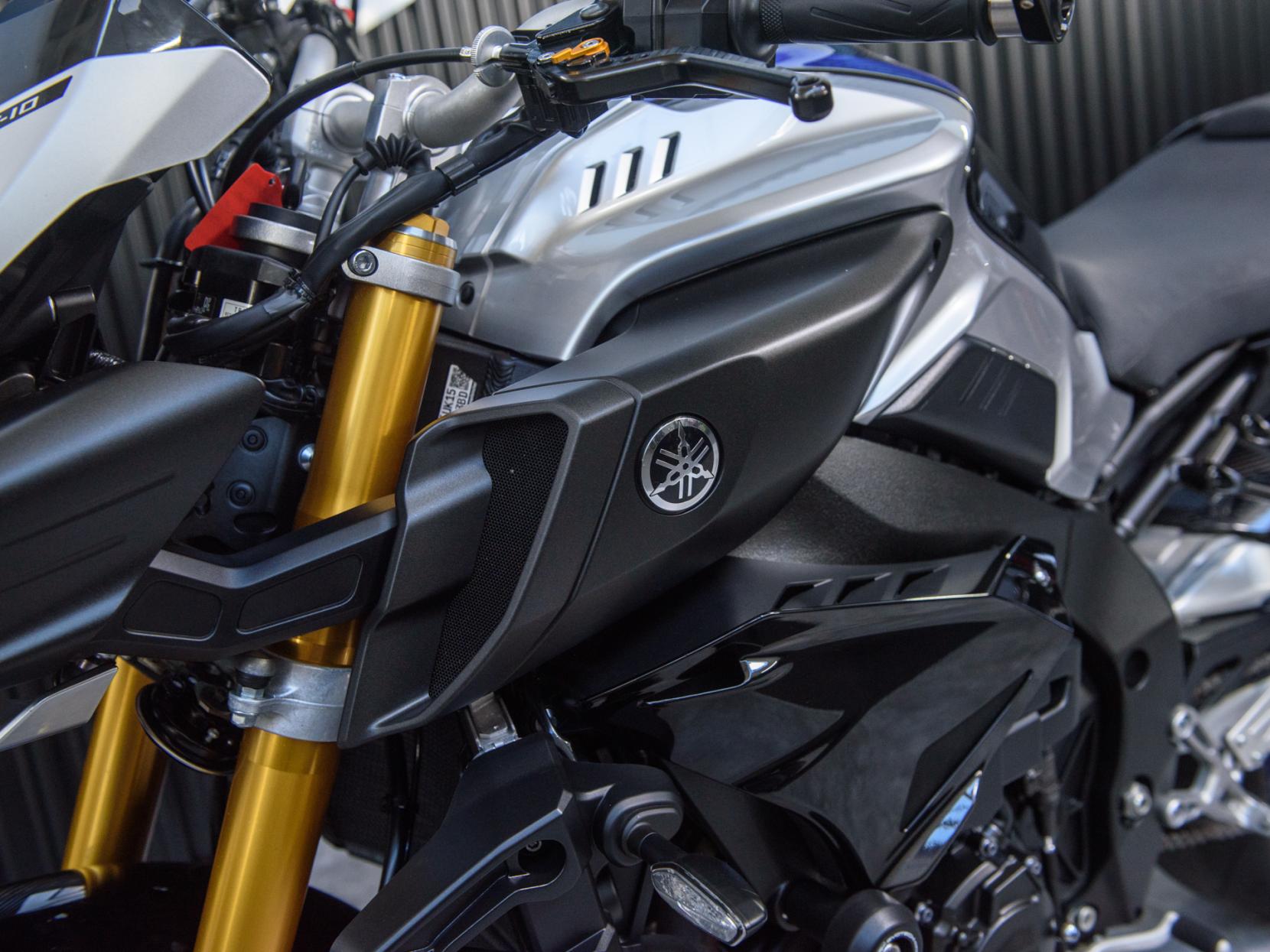 Yamaha MT-10 1000 SP Hyper-naked Petrol Manual Euro 4 (162 ps)