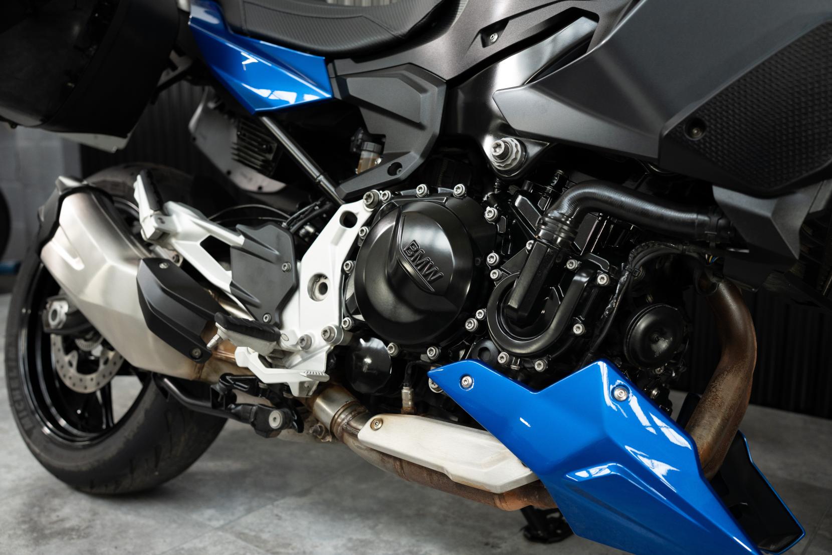 BMW F 900 XR 900 Sports Tourer Petrol Manual Euro 5 (105 ps)