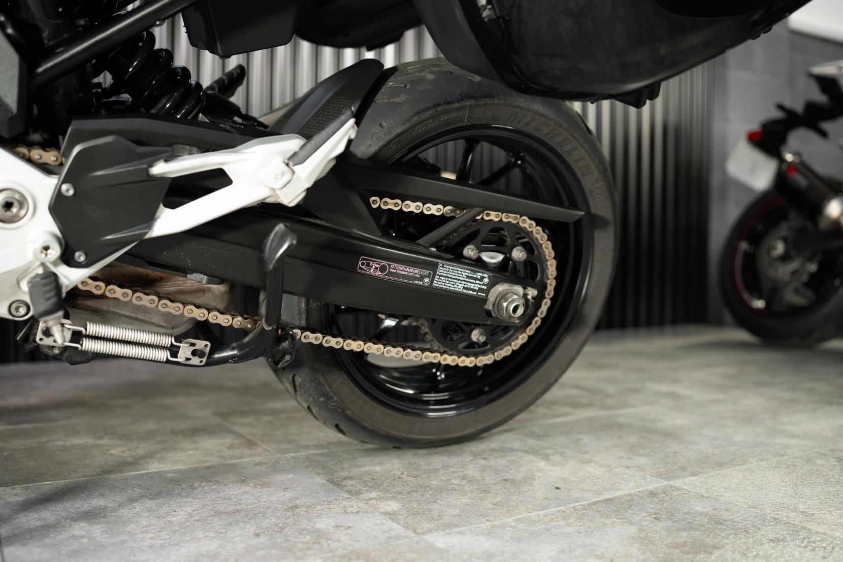 BMW F 900 XR 900 Sports Tourer Petrol Manual Euro 5 (105 ps)