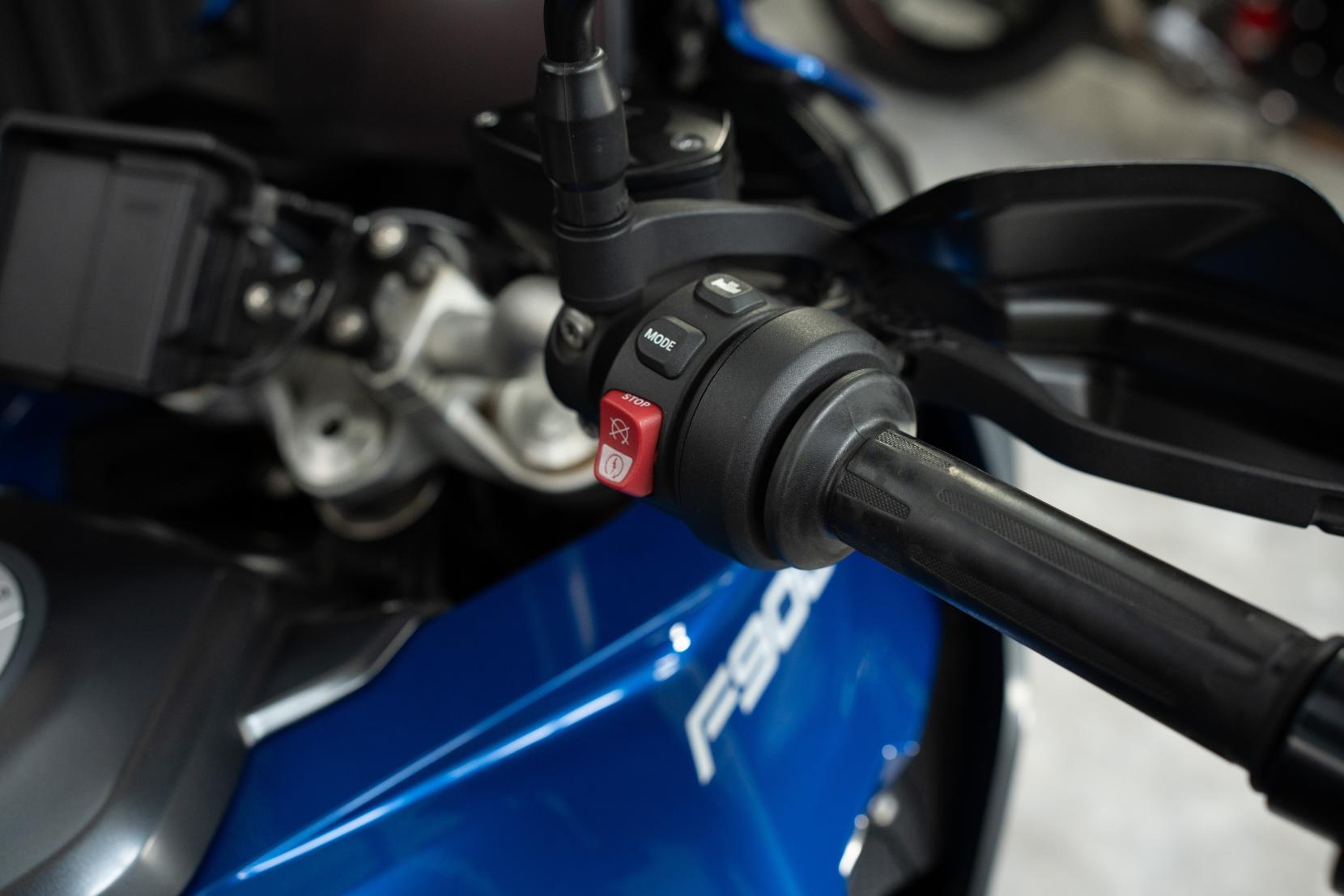 BMW F 900 XR 900 Sports Tourer Petrol Manual Euro 5 (105 ps)