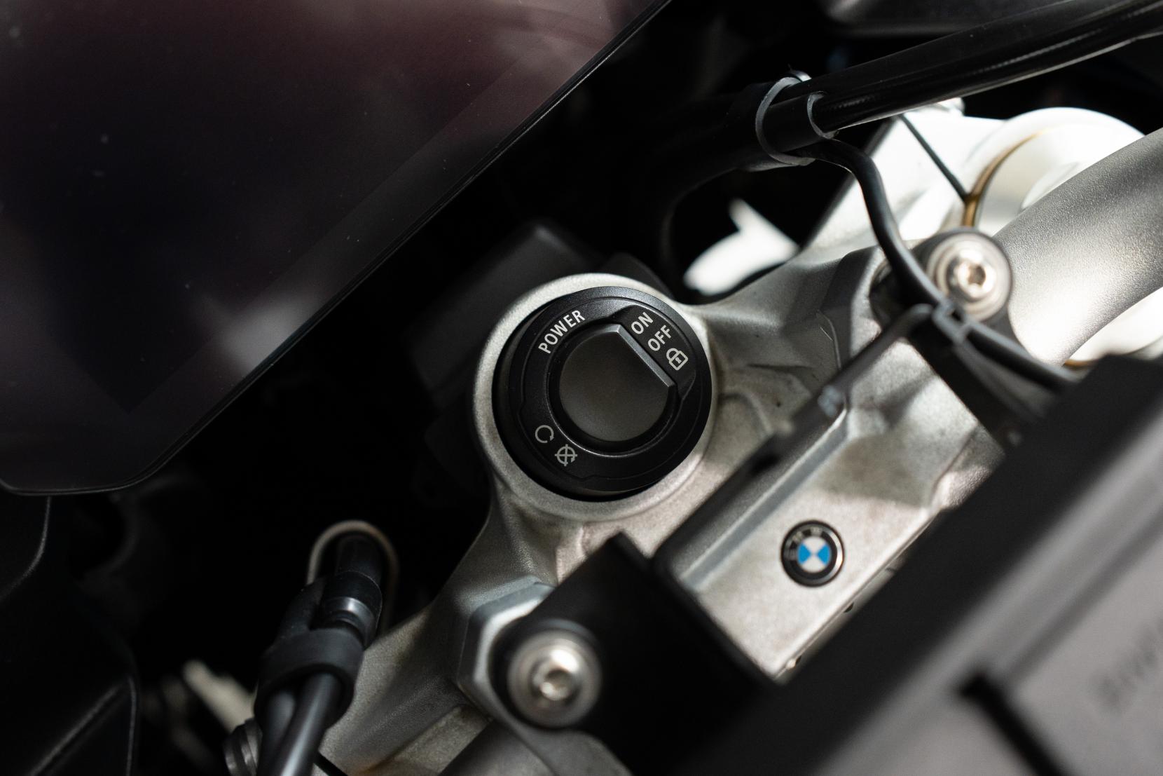 BMW F 900 XR 900 Sports Tourer Petrol Manual Euro 5 (105 ps)