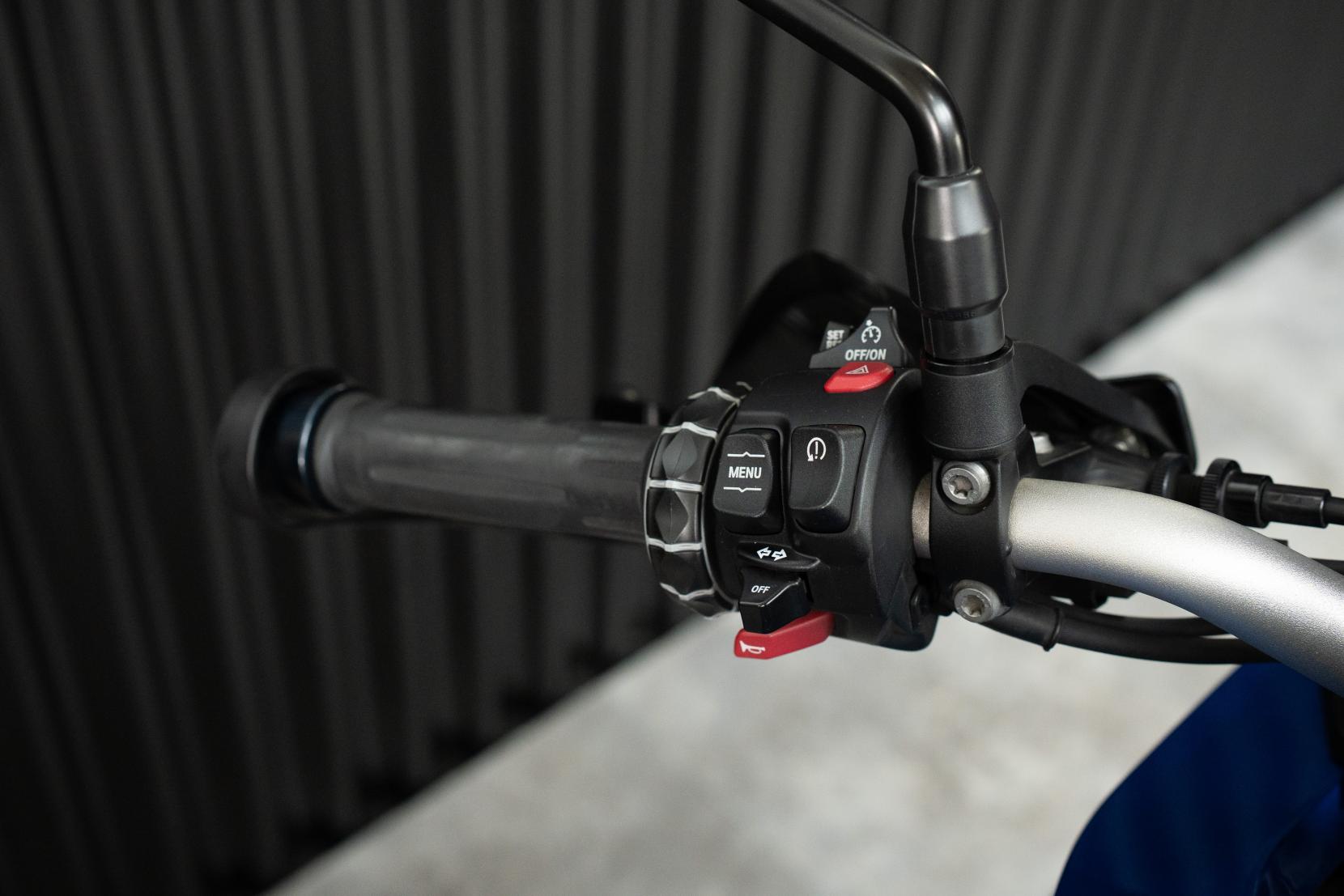 BMW F 900 XR 900 Sports Tourer Petrol Manual Euro 5 (105 ps)