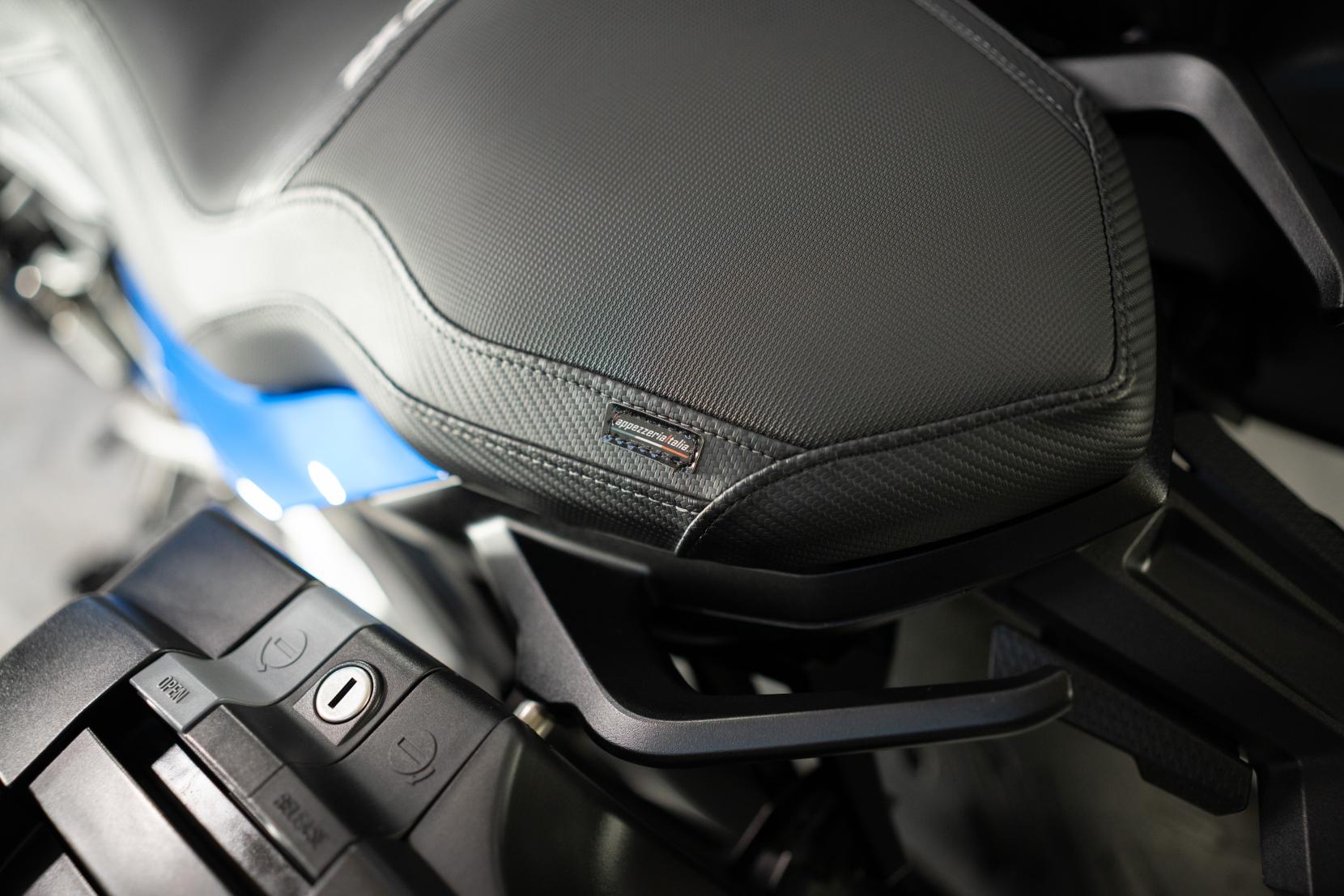 BMW F 900 XR 900 Sports Tourer Petrol Manual Euro 5 (105 ps)