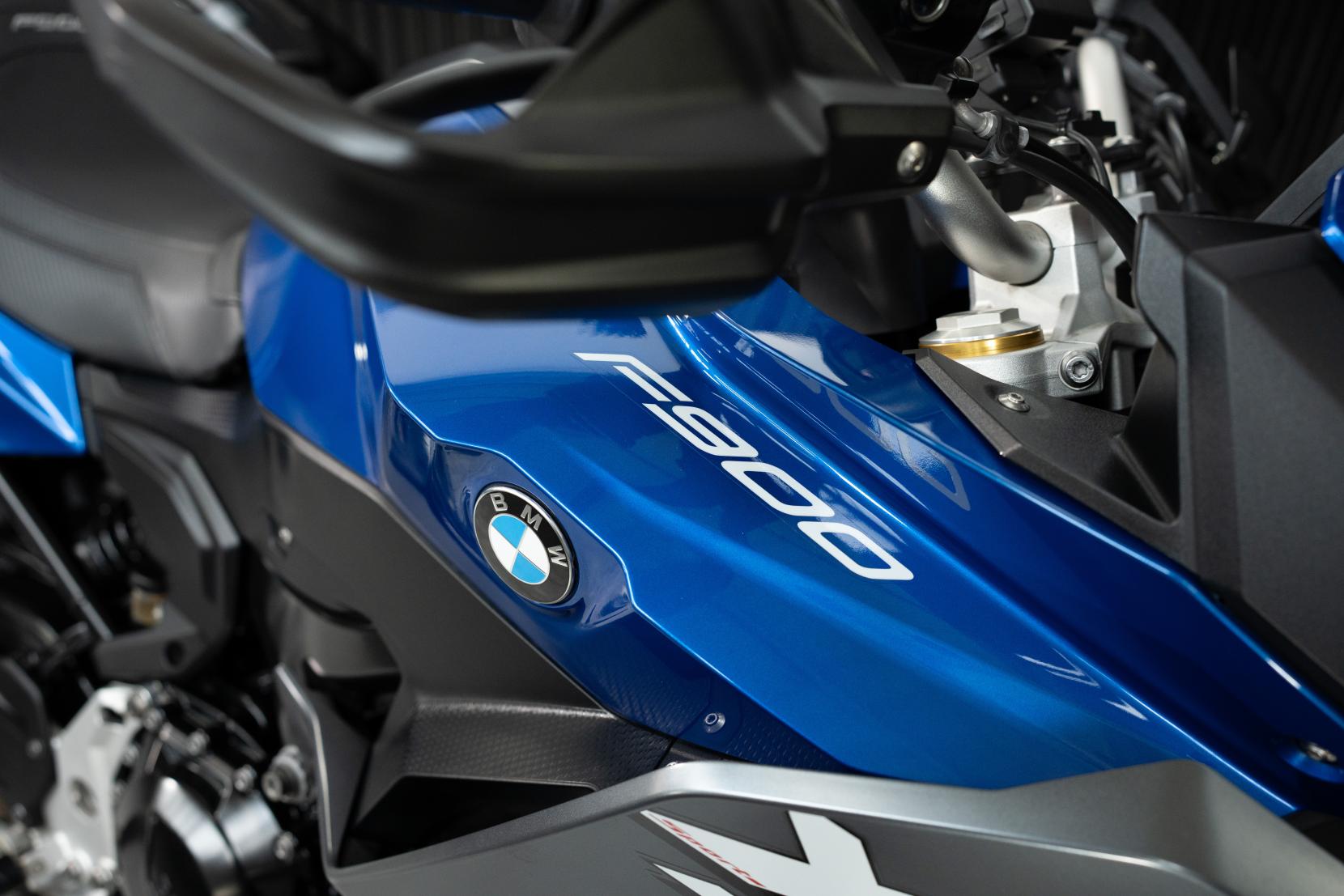 BMW F 900 XR 900 Sports Tourer Petrol Manual Euro 5 (105 ps)