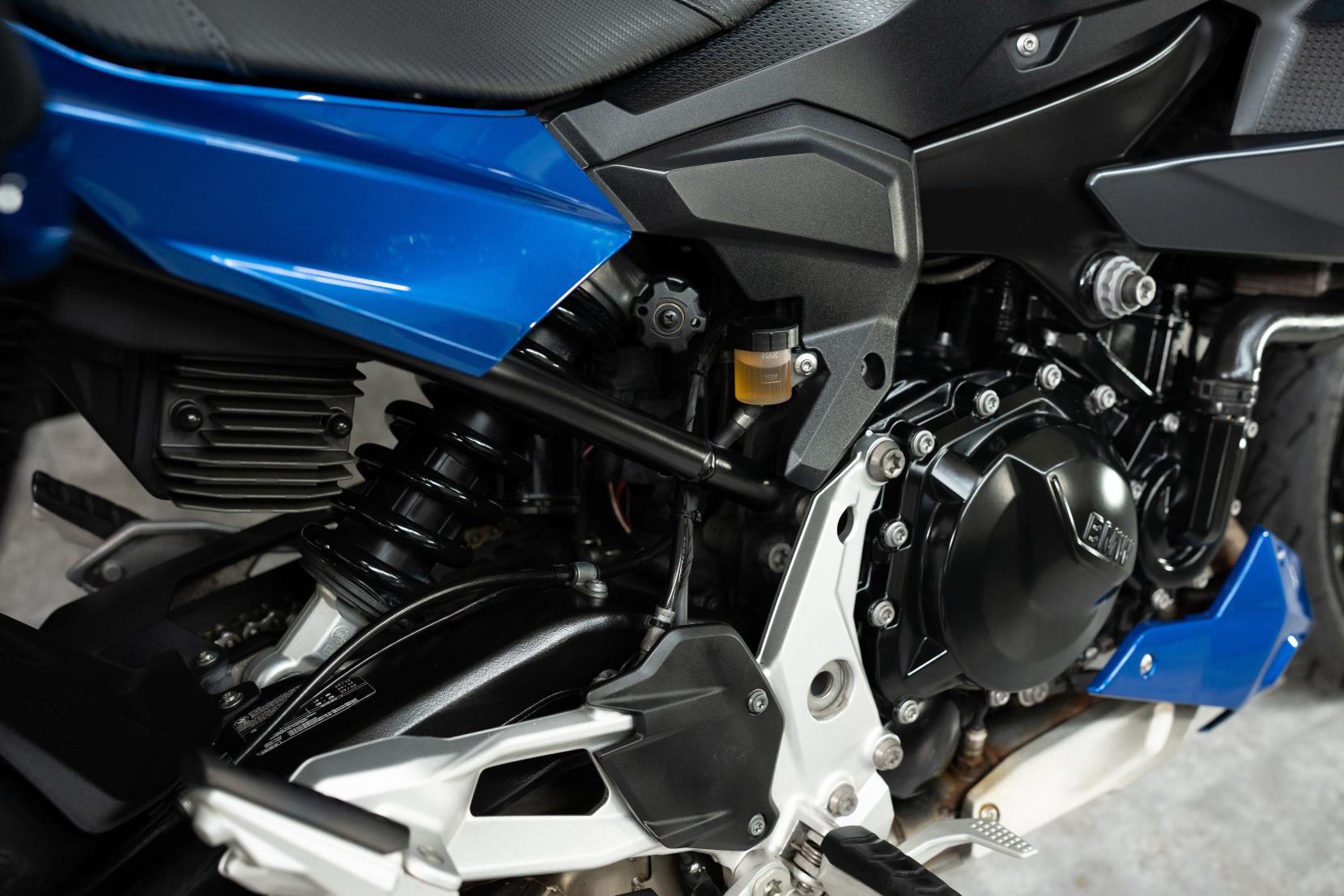 BMW F 900 XR 900 Sports Tourer Petrol Manual Euro 5 (105 ps)