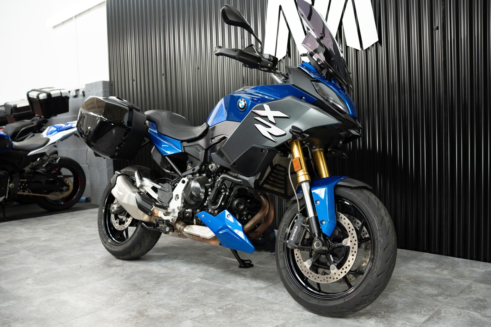 BMW F 900 XR 900 Sports Tourer Petrol Manual Euro 5 (105 ps)