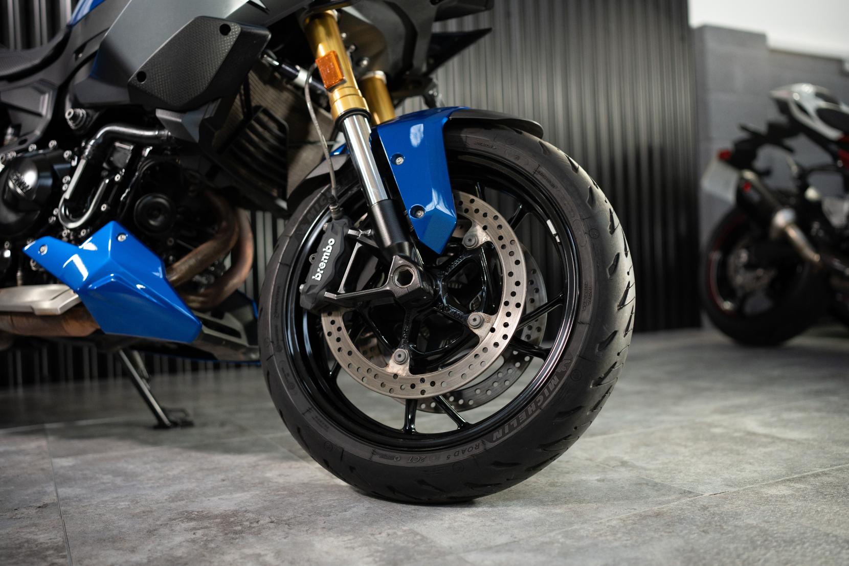 BMW F 900 XR 900 Sports Tourer Petrol Manual Euro 5 (105 ps)