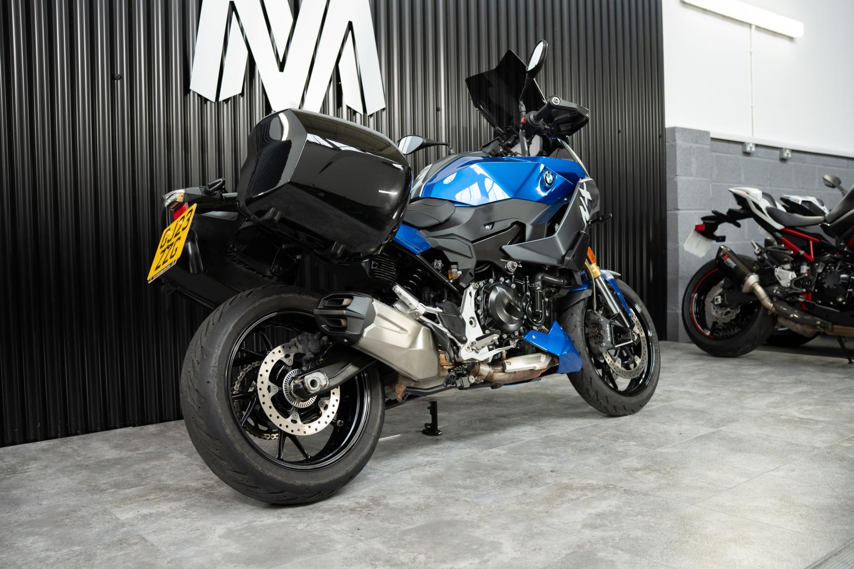 BMW F 900 XR 900 Sports Tourer Petrol Manual Euro 5 (105 ps)