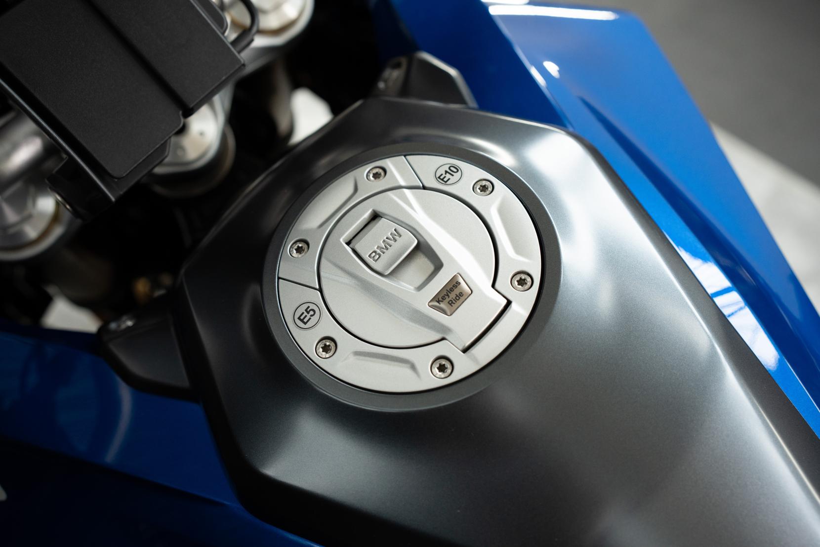 BMW F 900 XR 900 Sports Tourer Petrol Manual Euro 5 (105 ps)