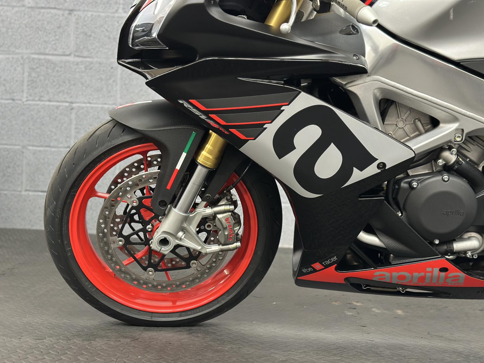 Aprilia RSV4 1000 1000 RR Super Sports Petrol Manual Euro 4 (201 ps)
