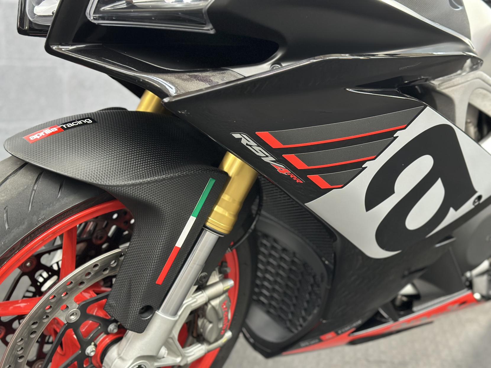 Aprilia RSV4 1000 1000 RR Super Sports Petrol Manual Euro 4 (201 ps)