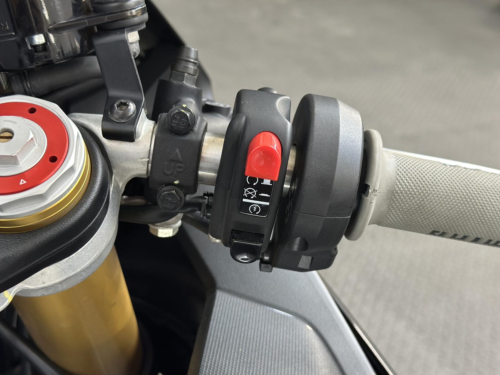 Aprilia RSV4 1000 1000 RR Super Sports Petrol Manual Euro 4 (201 ps)