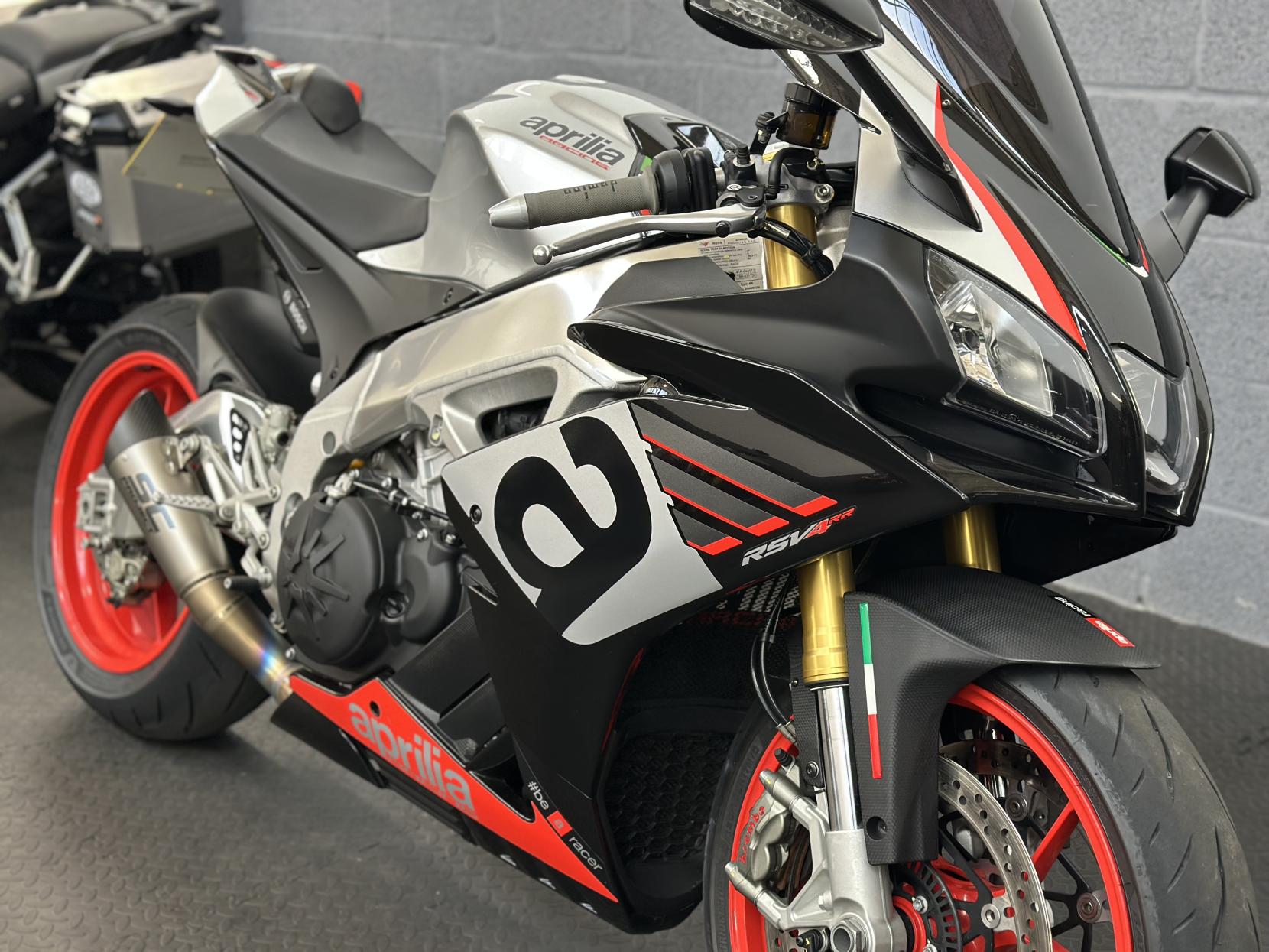 Aprilia RSV4 1000 1000 RR Super Sports Petrol Manual Euro 4 (201 ps)
