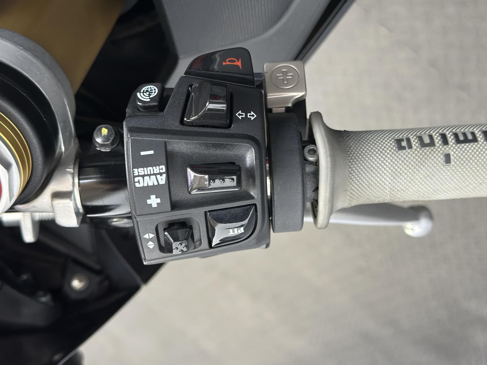Aprilia RSV4 1000 1000 RR Super Sports Petrol Manual Euro 4 (201 ps)